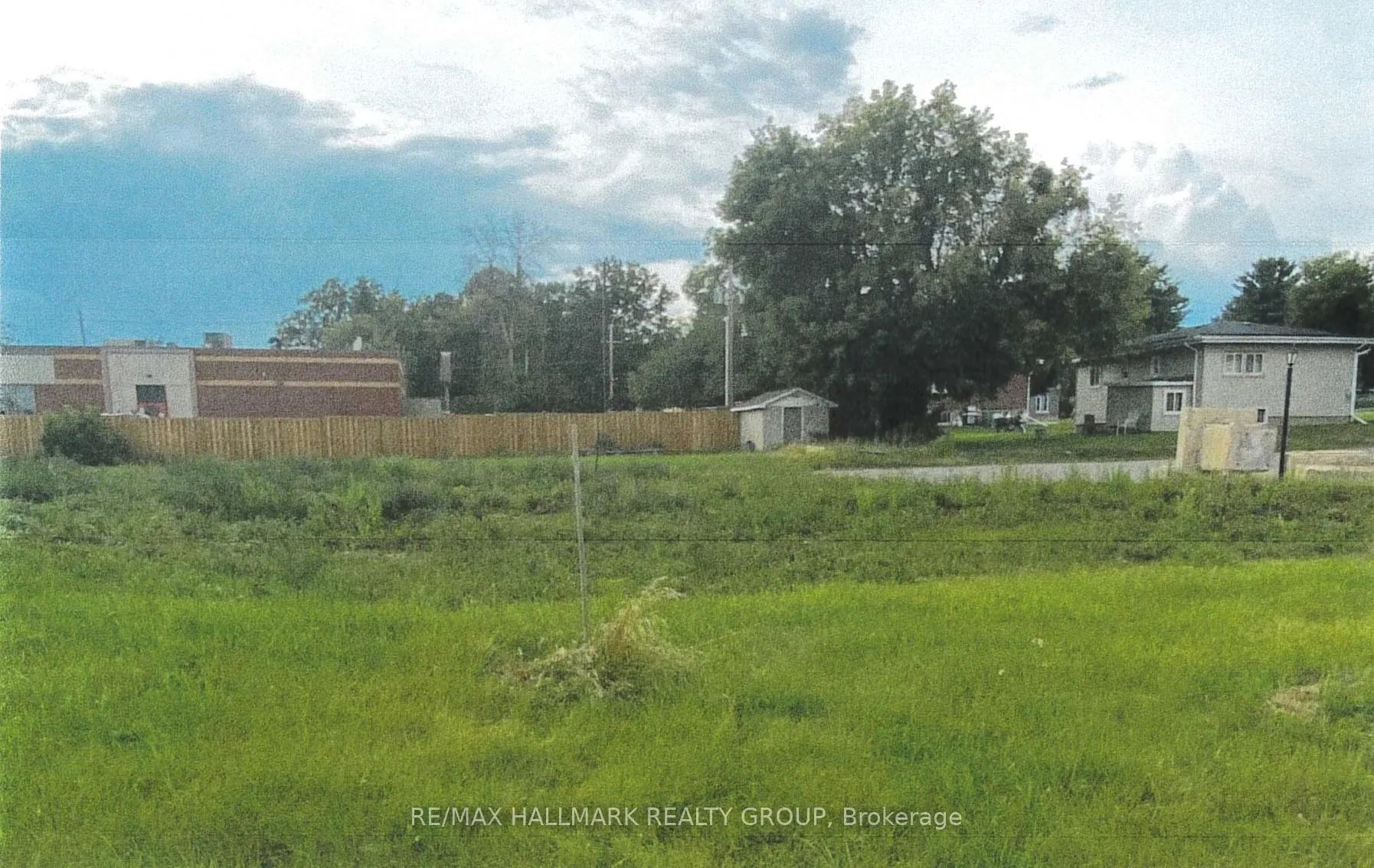 Photo 4 of 66 Elgin Avenue W, Renfrew — HOMEH