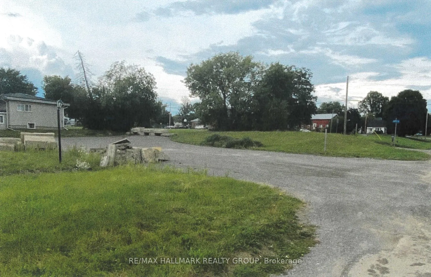 Photo 5 of 66 Elgin Avenue W, Renfrew — HOMEH