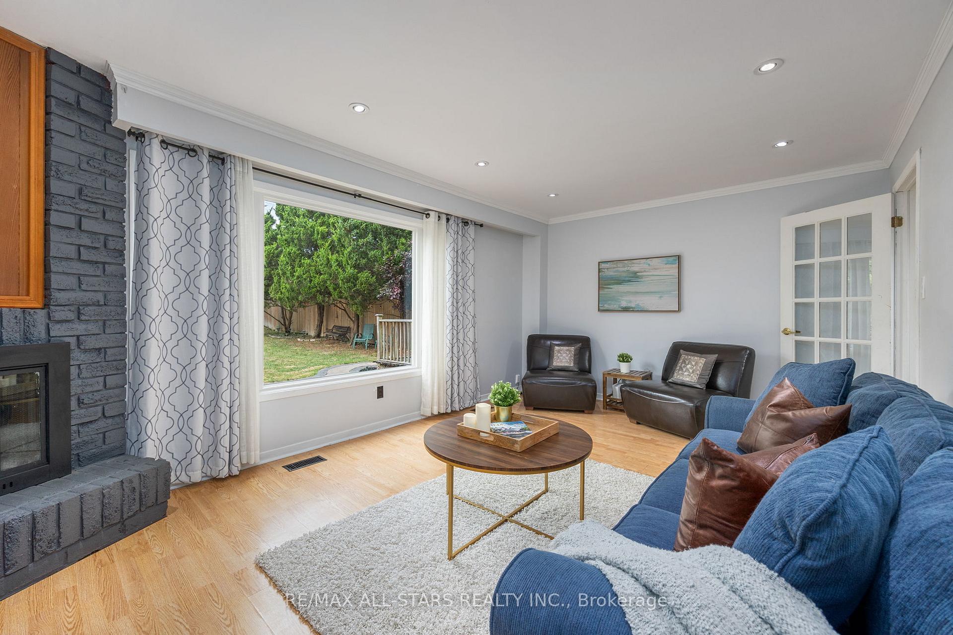 Photo 5 of 1247 Canborough Crescent, Pickering, Liverpool — HOMEH