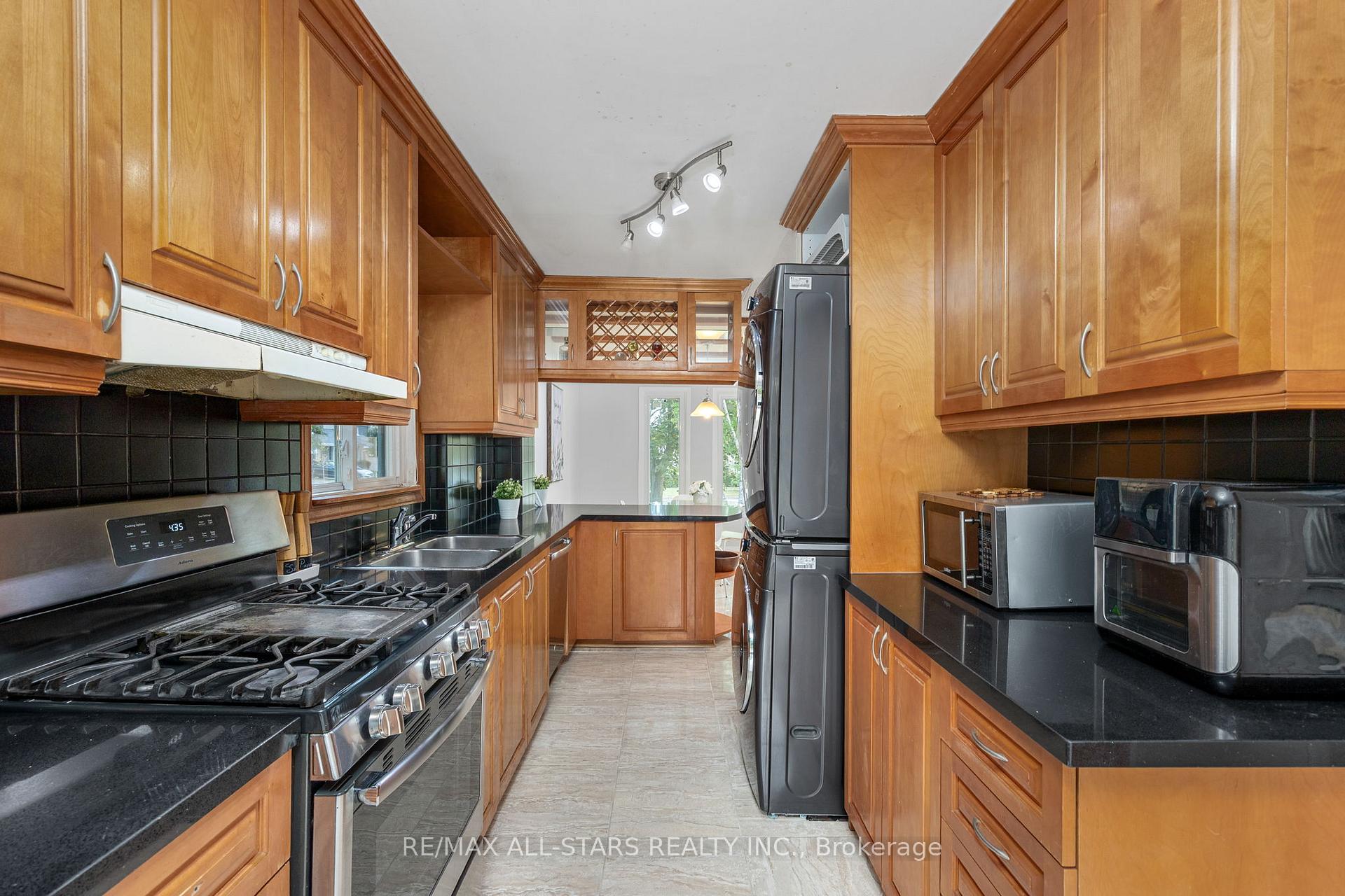Photo 7 of 1247 Canborough Crescent, Pickering, Liverpool — HOMEH