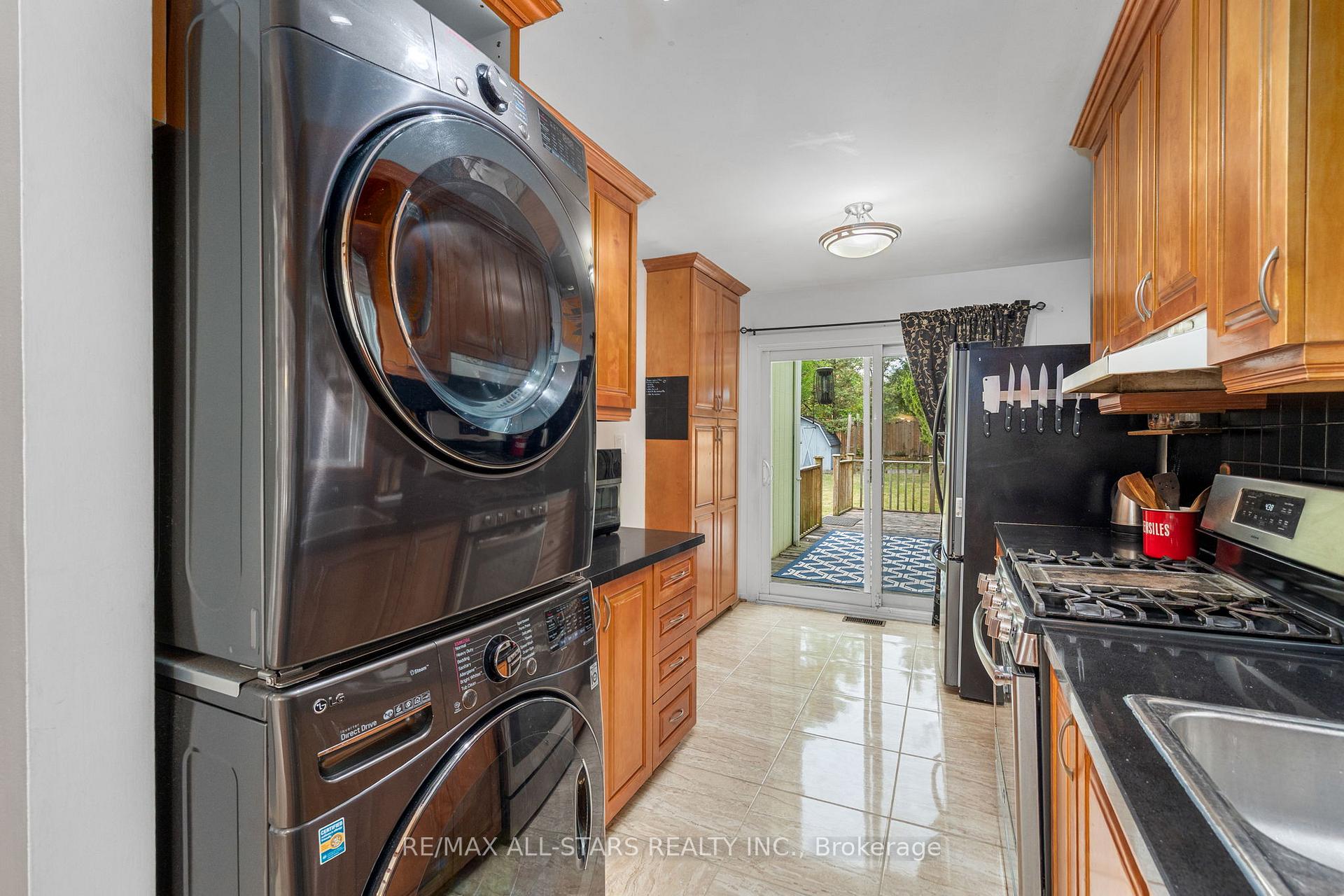 Photo 12 of 1247 Canborough Crescent, Pickering, Liverpool — HOMEH