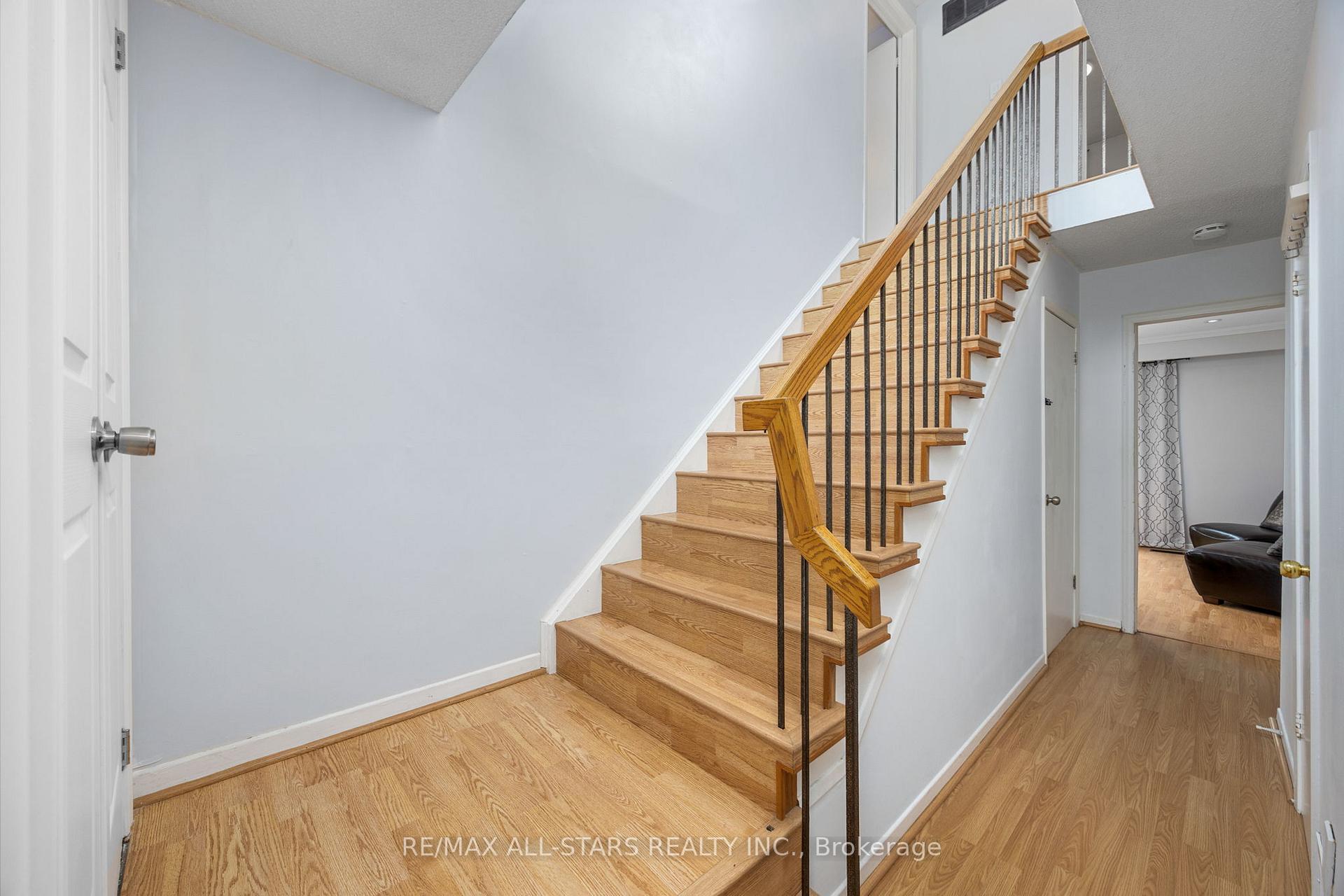 Photo 17 of 1247 Canborough Crescent, Pickering, Liverpool — HOMEH