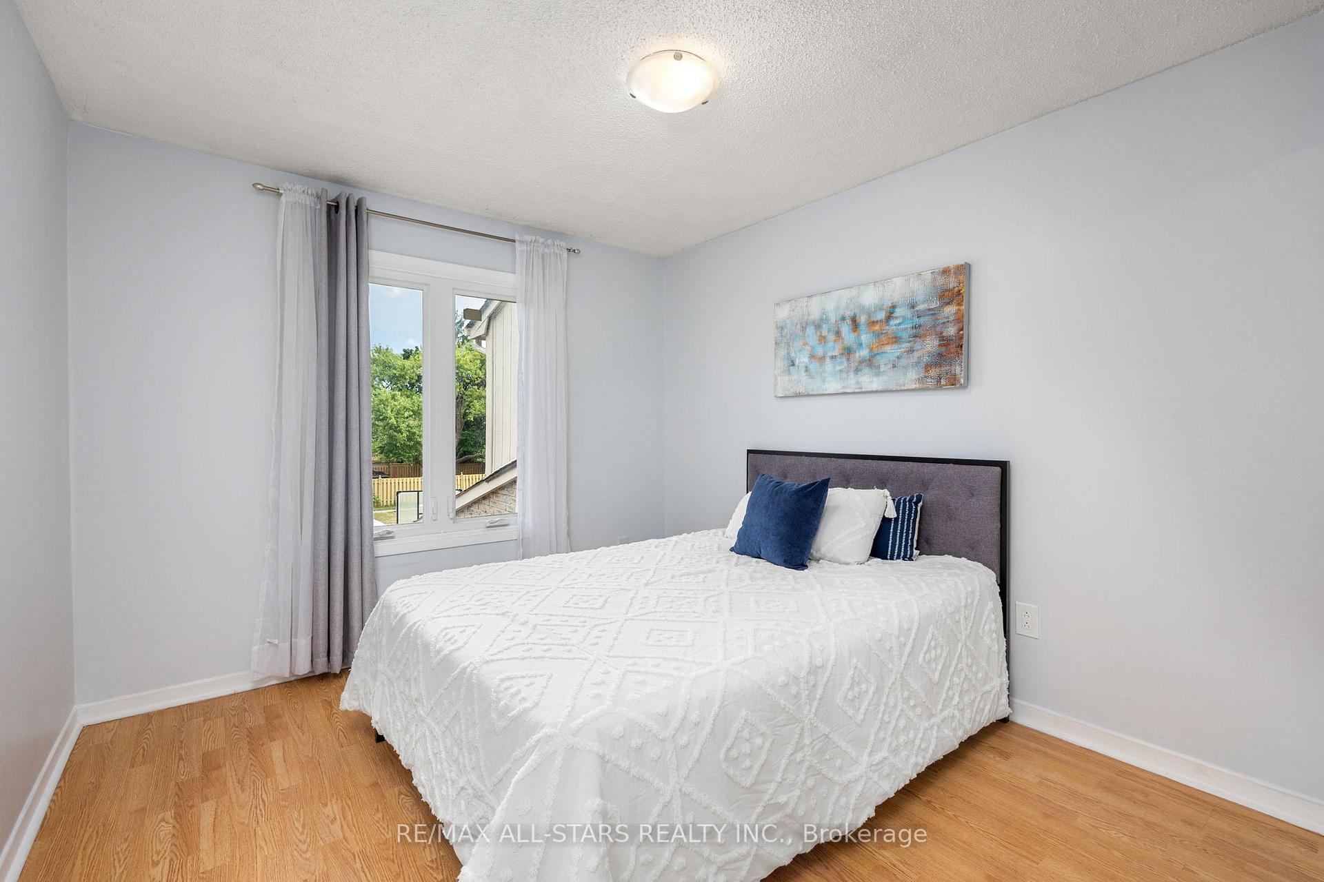 Photo 23 of 1247 Canborough Crescent, Pickering, Liverpool — HOMEH