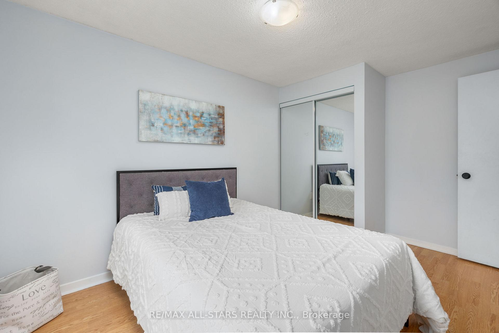 Photo 24 of 1247 Canborough Crescent, Pickering, Liverpool — HOMEH
