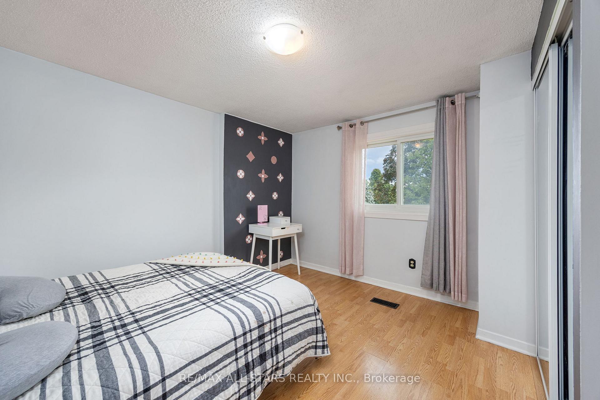 Photo 25 of 1247 Canborough Crescent, Pickering, Liverpool — HOMEH