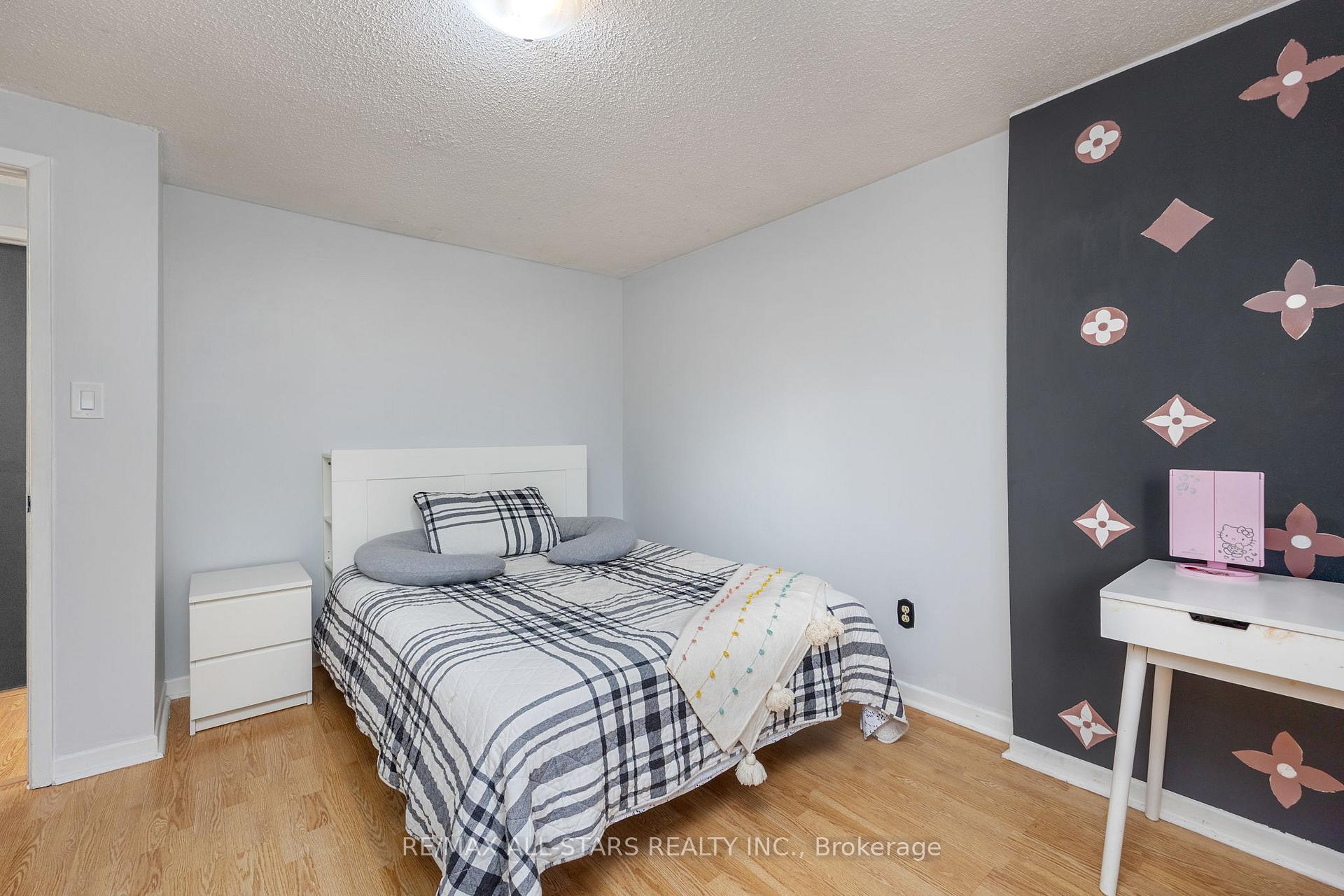Photo 27 of 1247 Canborough Crescent, Pickering, Liverpool — HOMEH