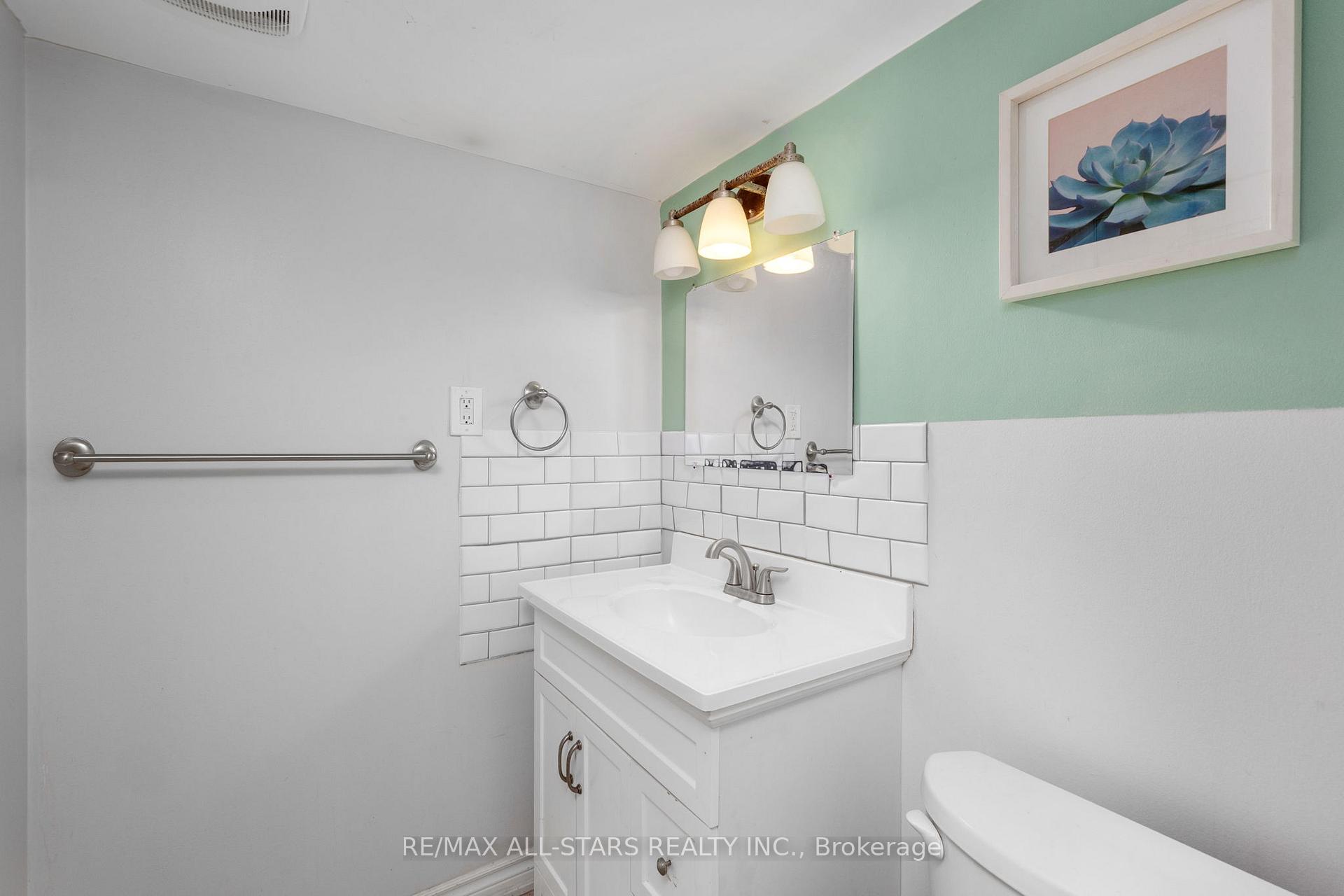 Photo 31 of 1247 Canborough Crescent, Pickering, Liverpool — HOMEH