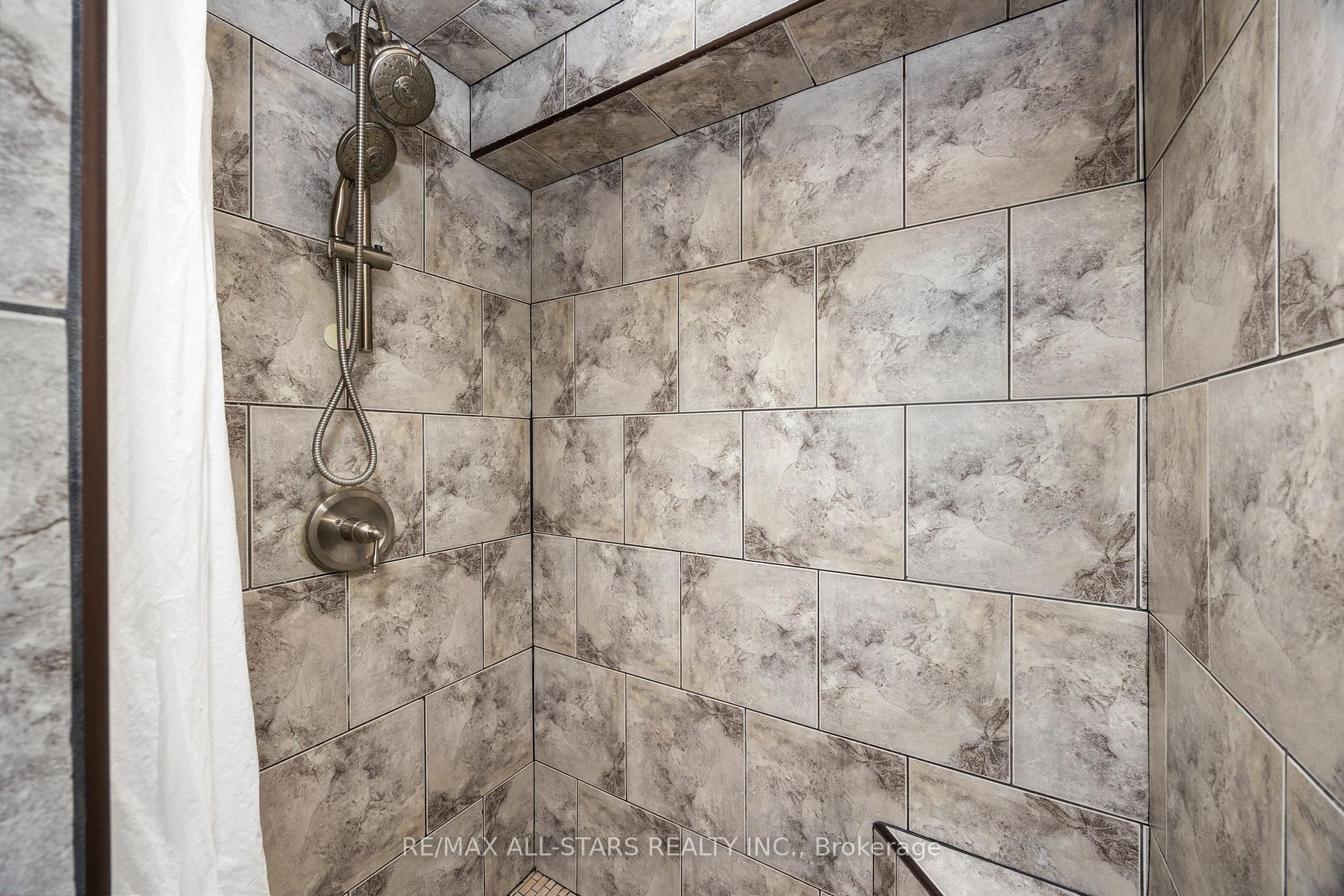 Photo 32 of 1247 Canborough Crescent, Pickering, Liverpool — HOMEH
