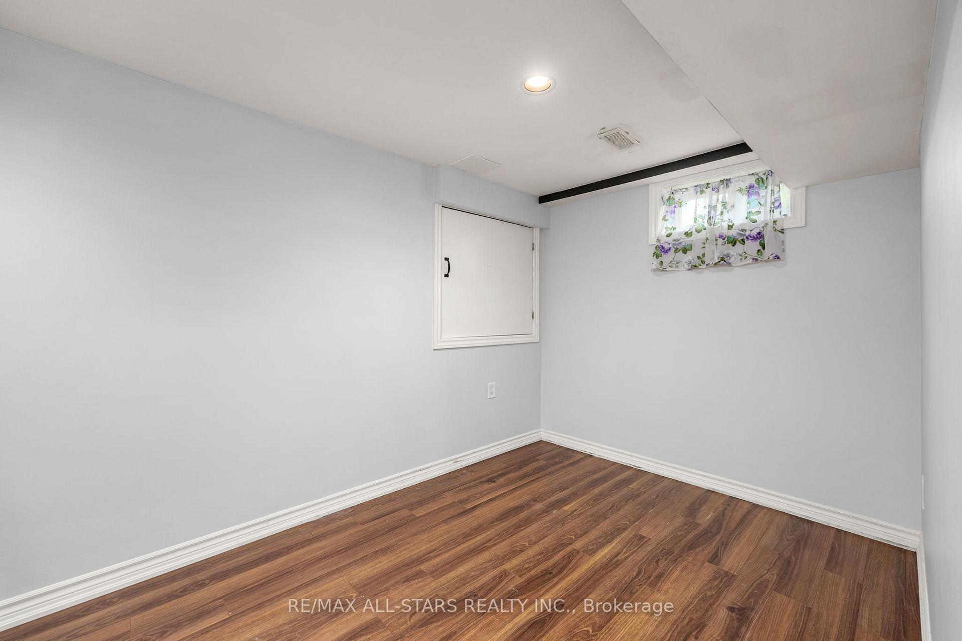 Photo 34 of 1247 Canborough Crescent, Pickering, Liverpool — HOMEH