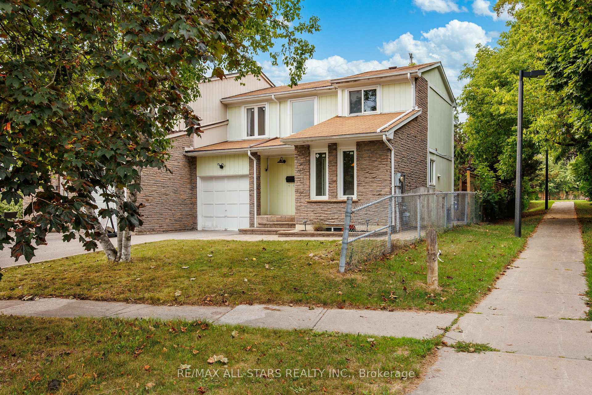 Photo 41 of 1247 Canborough Crescent, Pickering, Liverpool — HOMEH