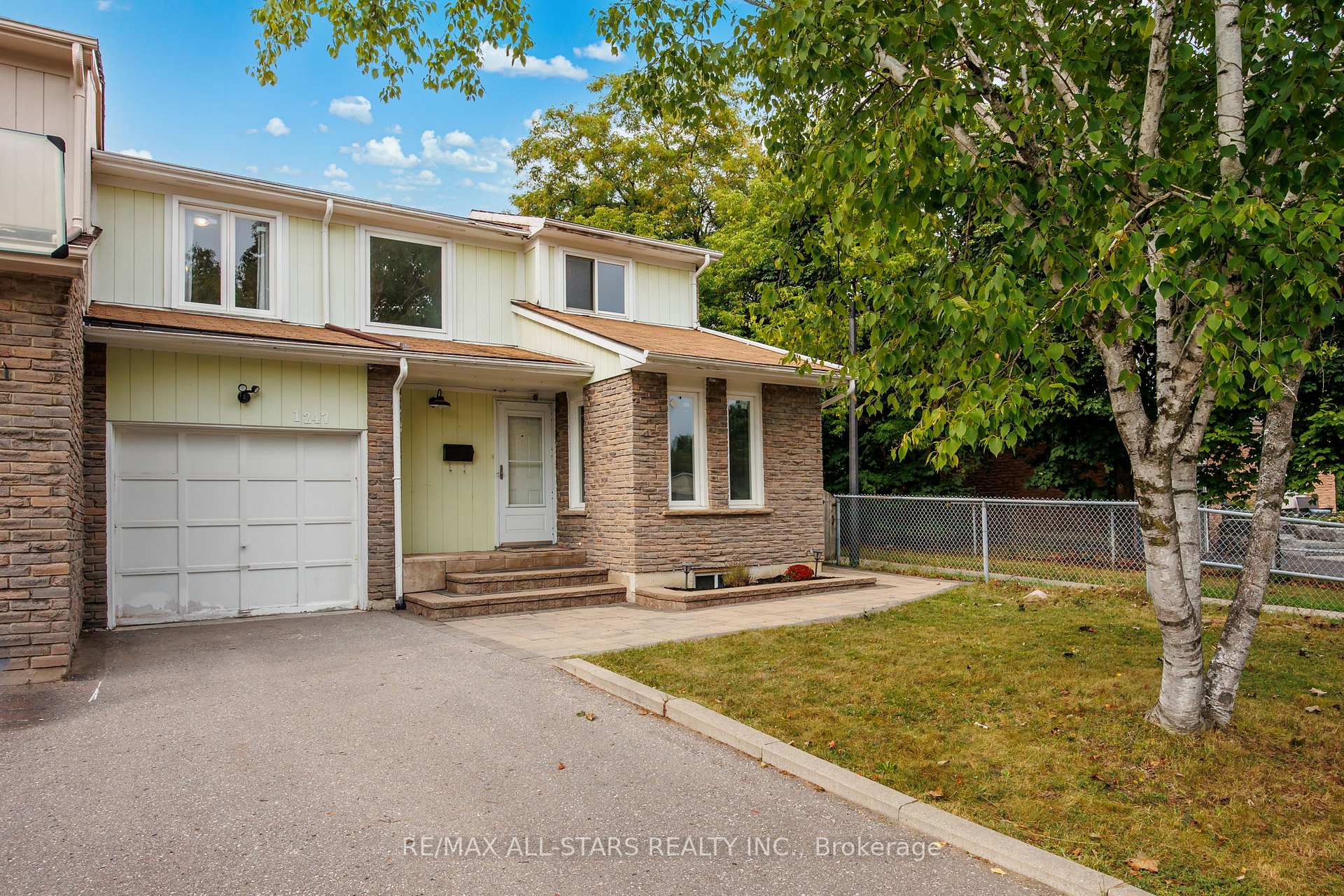 Photo 42 of 1247 Canborough Crescent, Pickering, Liverpool — HOMEH