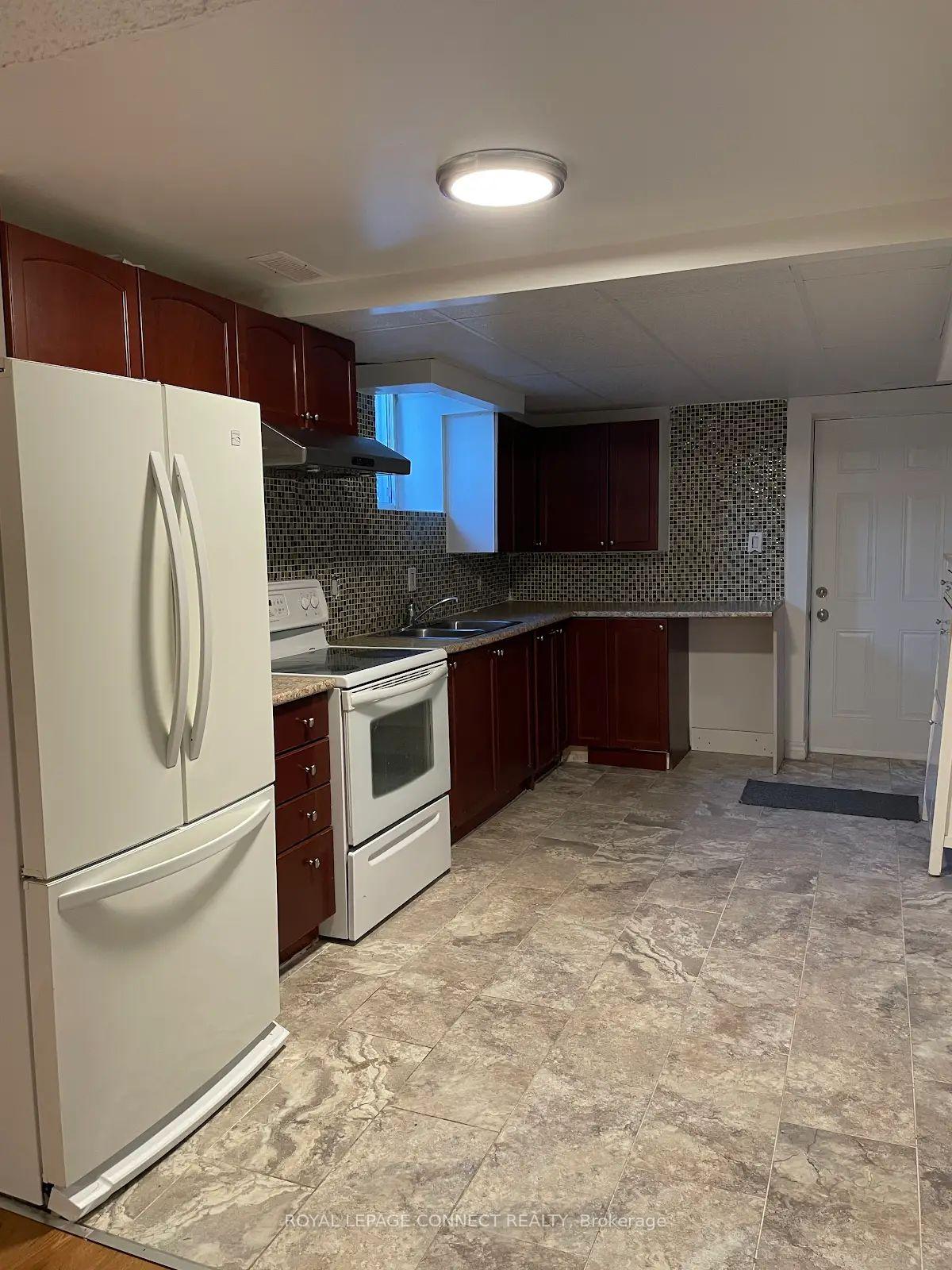 Photo 3 of 533 Gardenview Square, Pickering, Amberlea — HOMEH