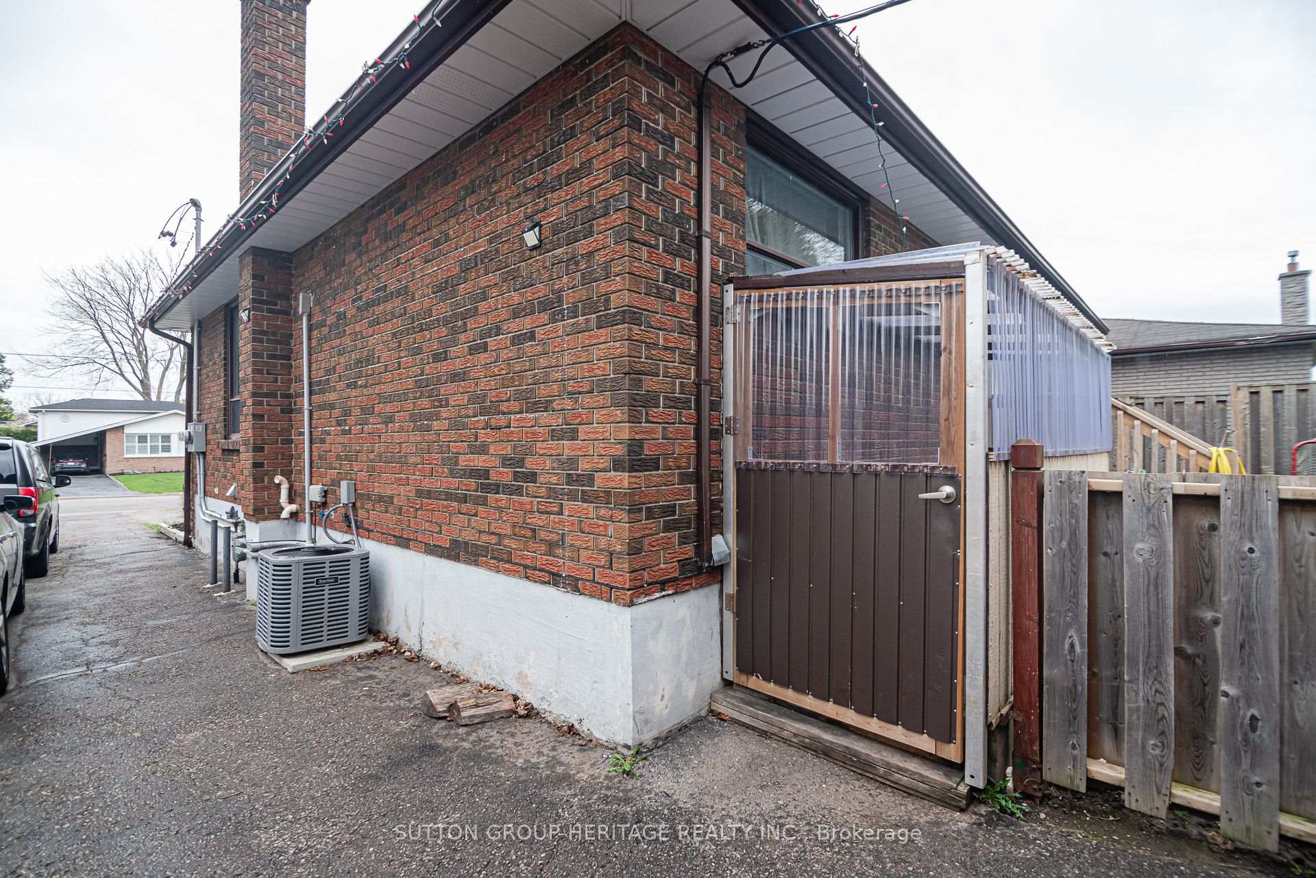 Photo 5 of Unit BSMT, 1002 Denise Drive, Oshawa, Donevan — HOMEH