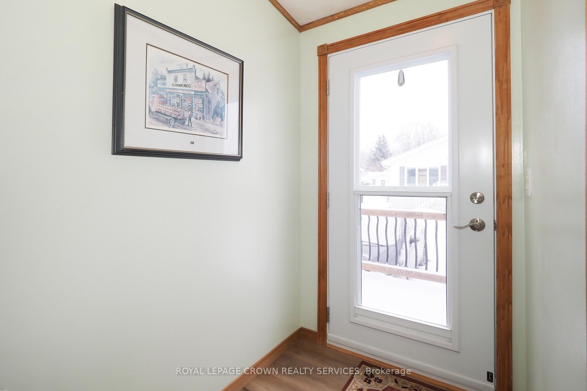 Photo 4 of 21 Elm Street, Puslinch, Rural Puslinch East — HOMEH