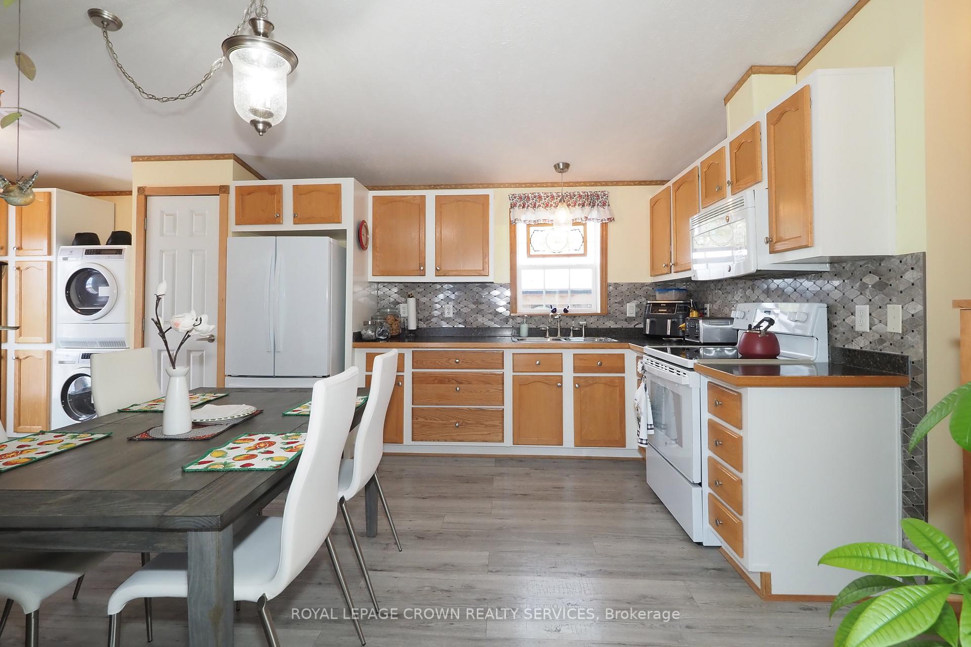 Photo 10 of 21 Elm Street, Puslinch, Rural Puslinch East — HOMEH