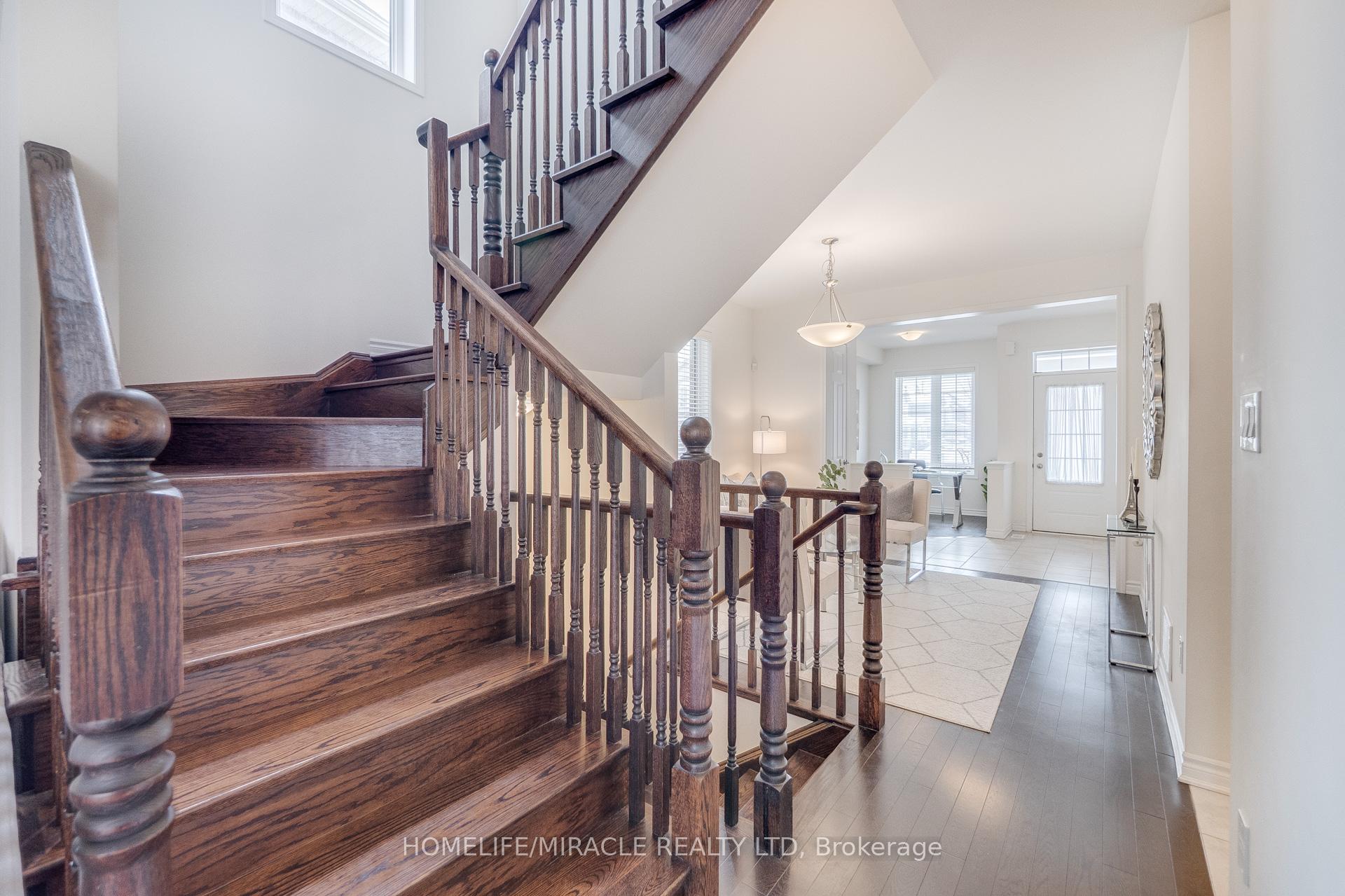 Photo 12 of 1331 Rose Way, Milton, Cobban — HOMEH