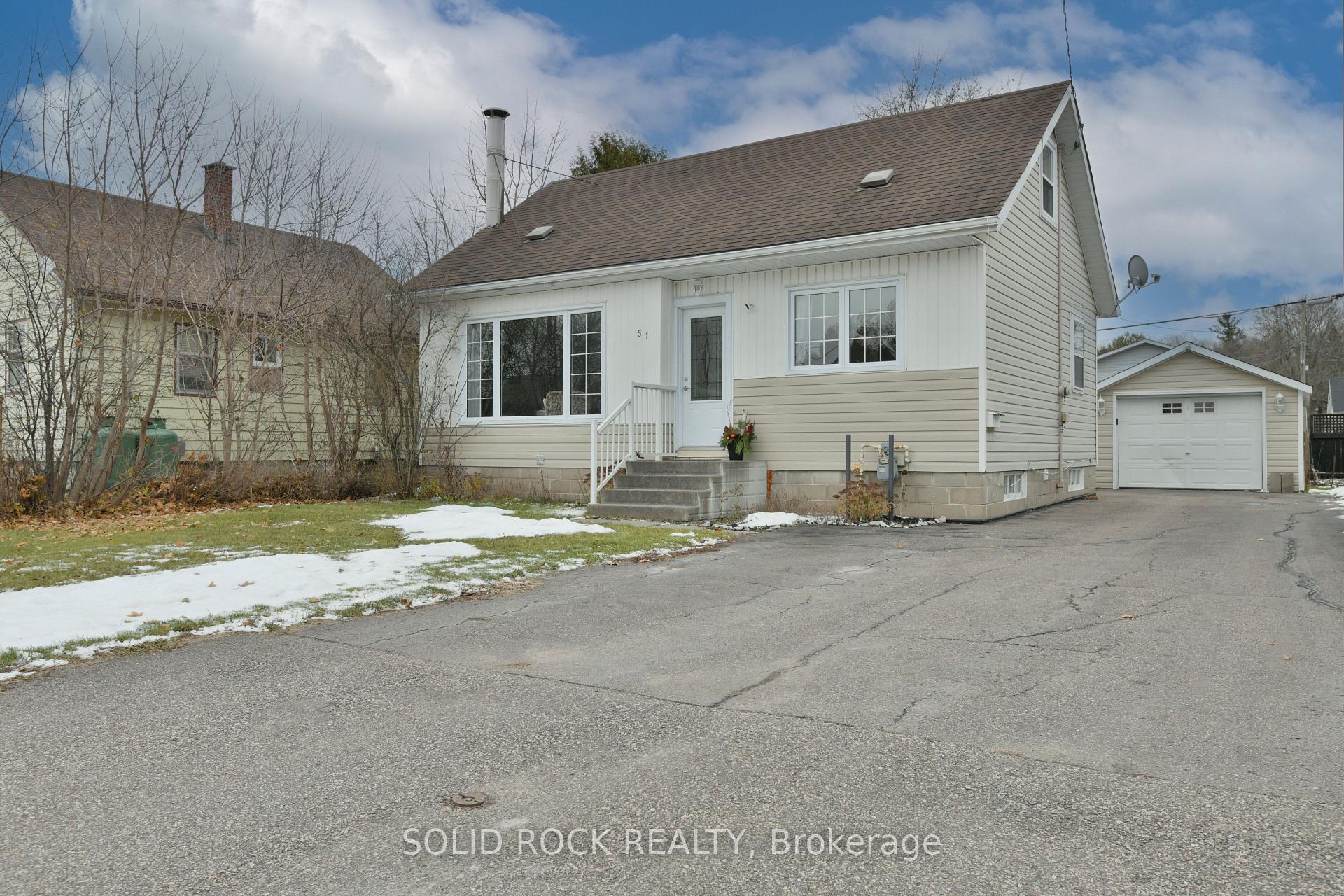 Photo 1 of 51 Barnet Boulevard, Renfrew — HOMEH