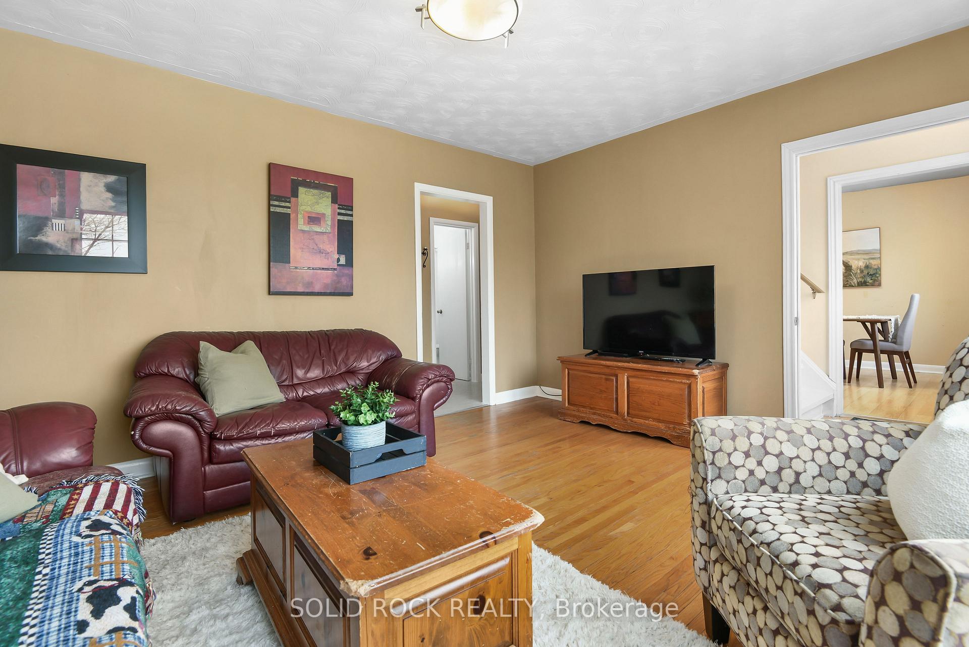 Photo 7 of 51 Barnet Boulevard, Renfrew — HOMEH