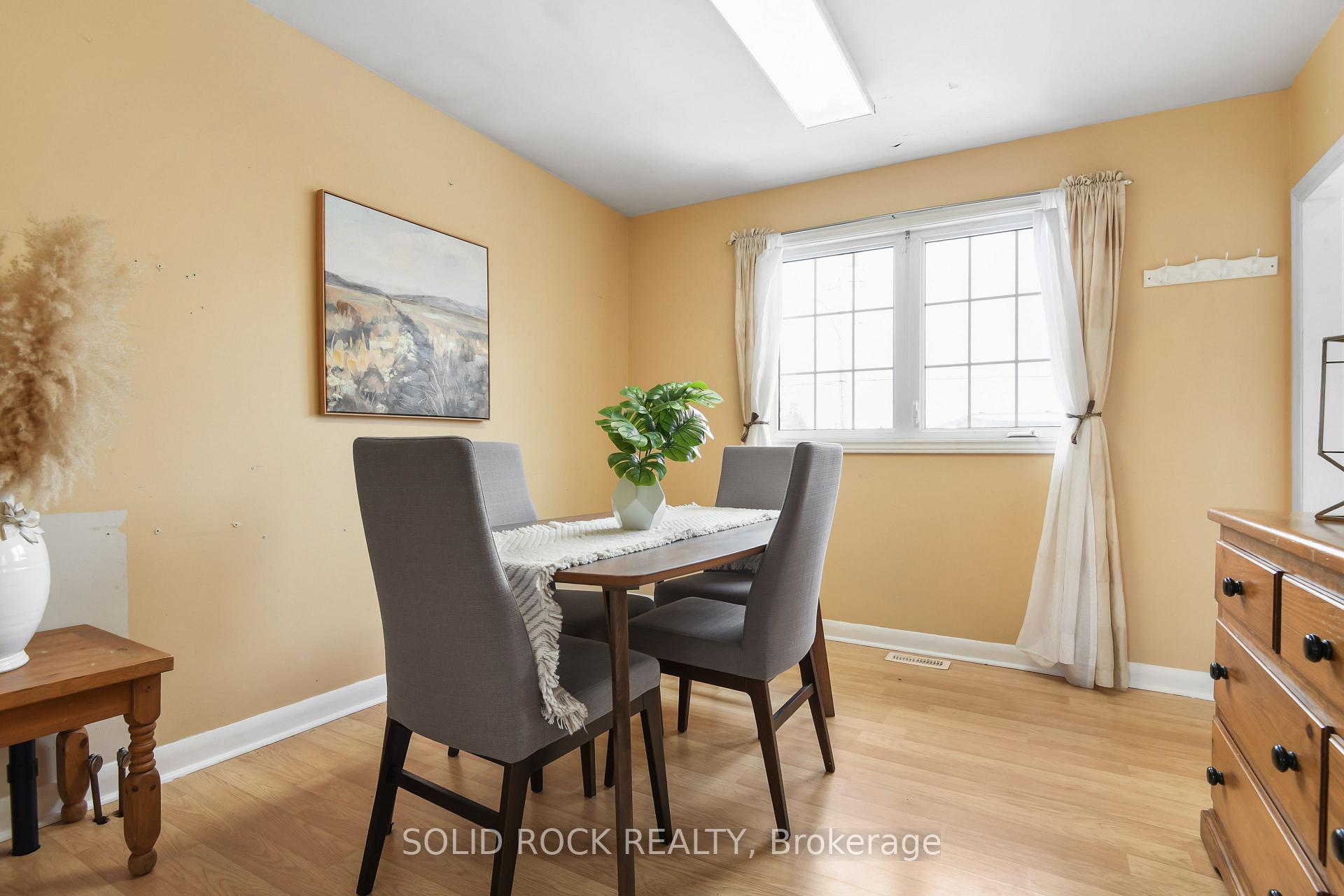 Photo 10 of 51 Barnet Boulevard, Renfrew — HOMEH