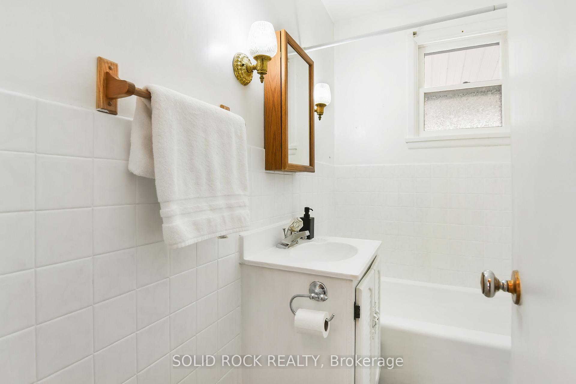 Photo 16 of 51 Barnet Boulevard, Renfrew — HOMEH
