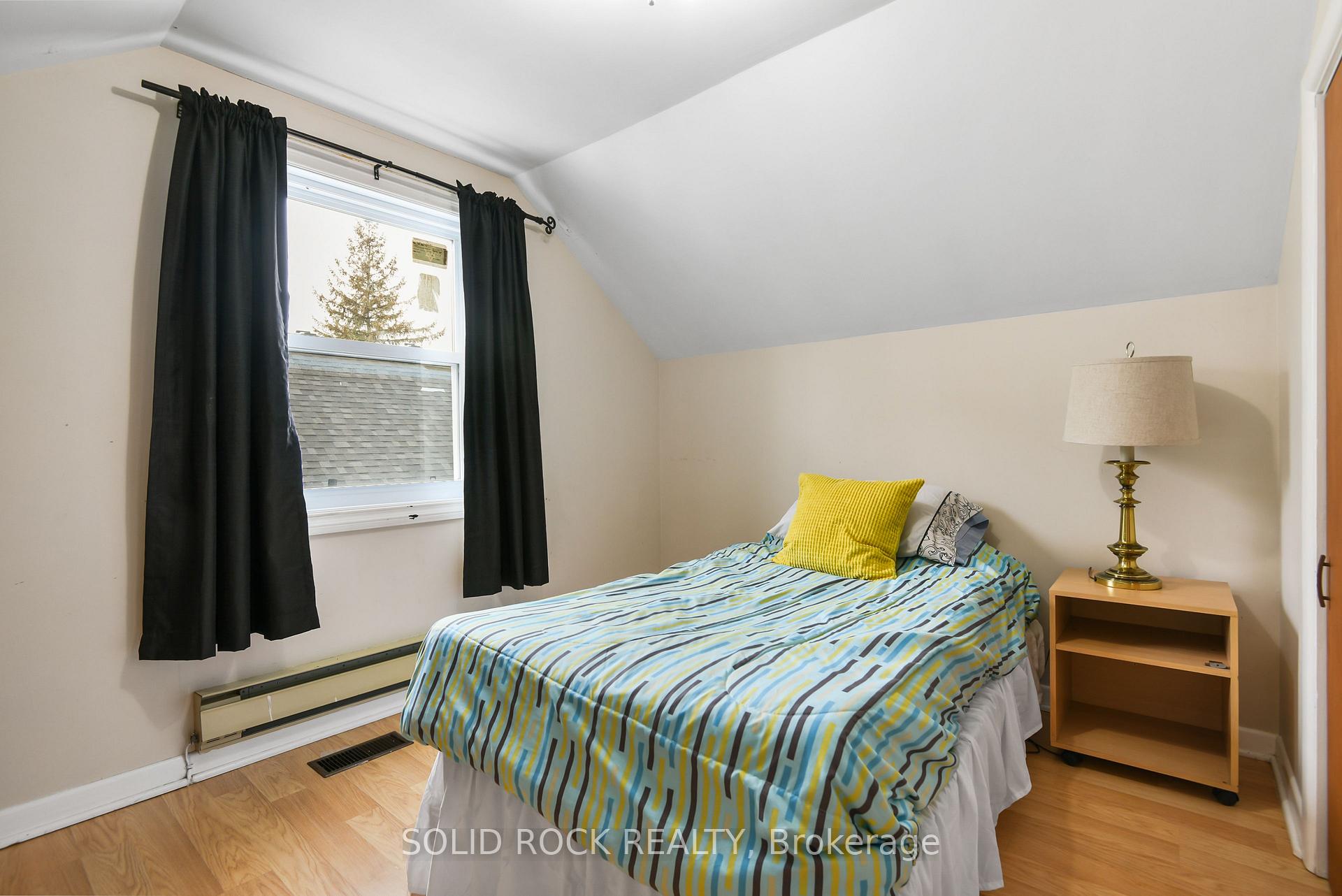 Photo 21 of 51 Barnet Boulevard, Renfrew — HOMEH
