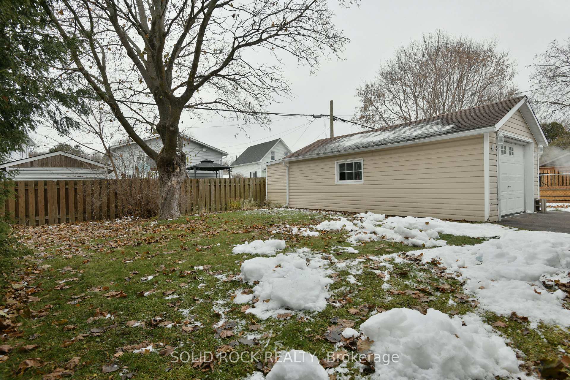 Photo 31 of 51 Barnet Boulevard, Renfrew — HOMEH