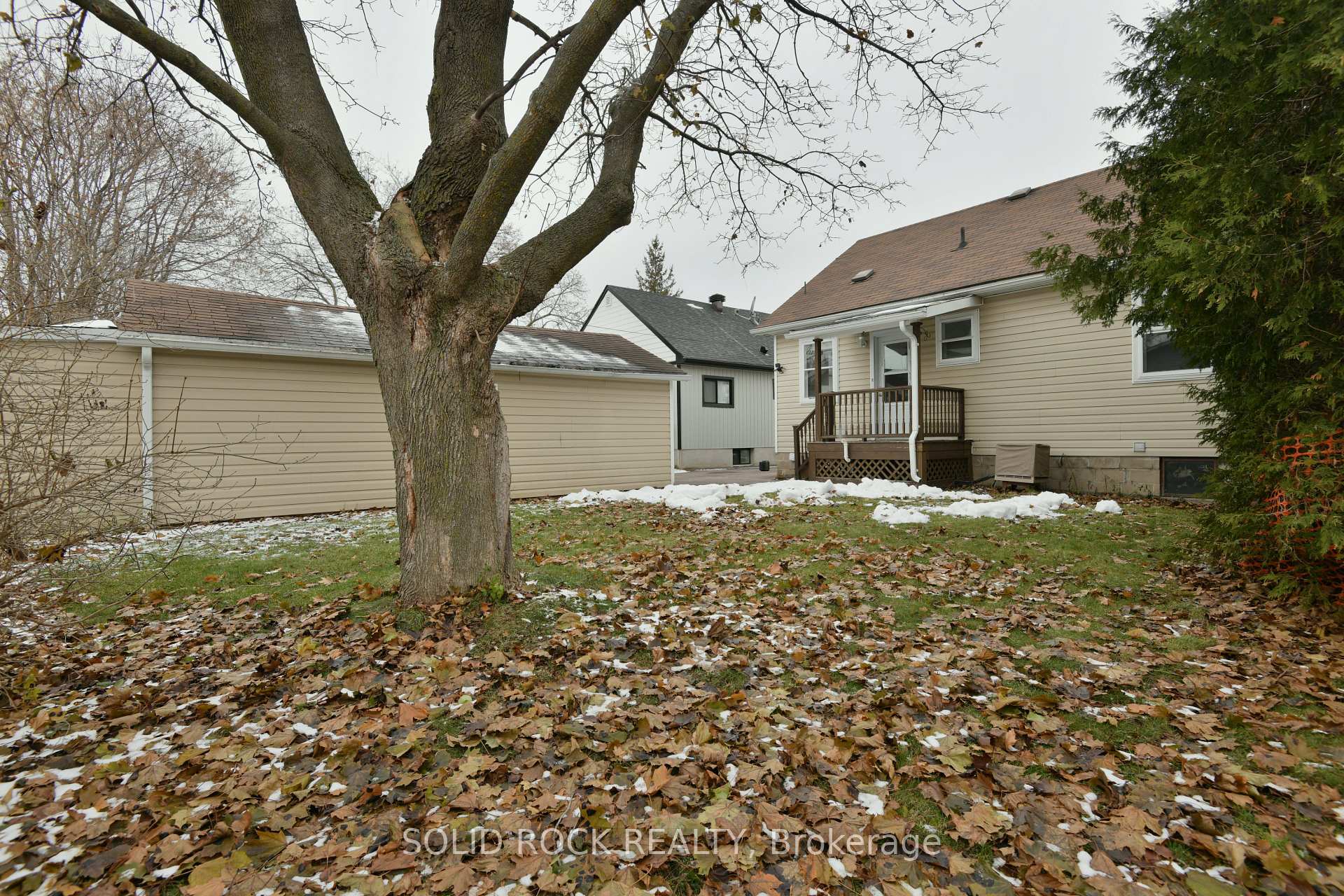 Photo 32 of 51 Barnet Boulevard, Renfrew — HOMEH