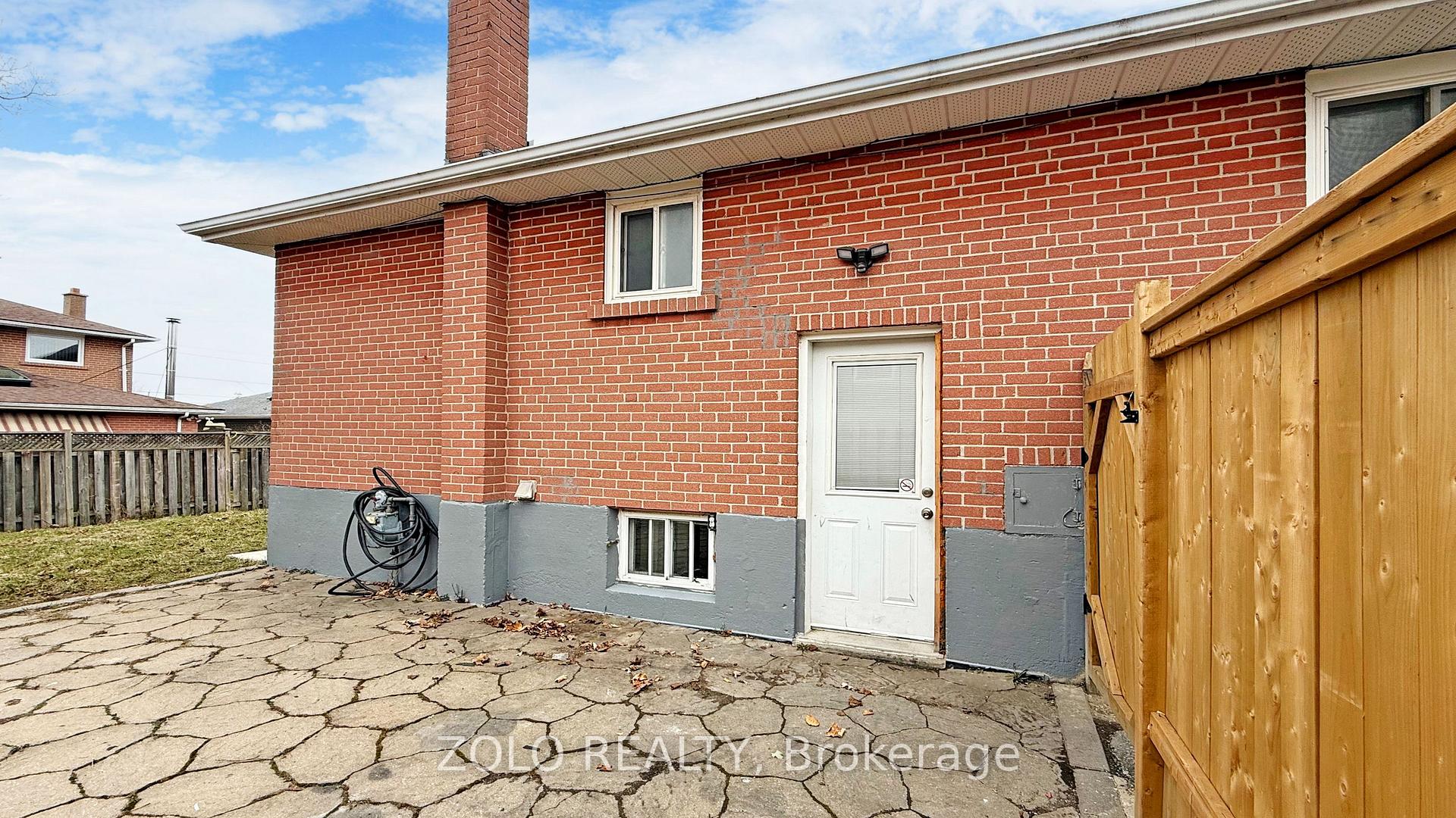 Photo 2 of 860 B Sanok Drive, Pickering, West Shore — HOMEH