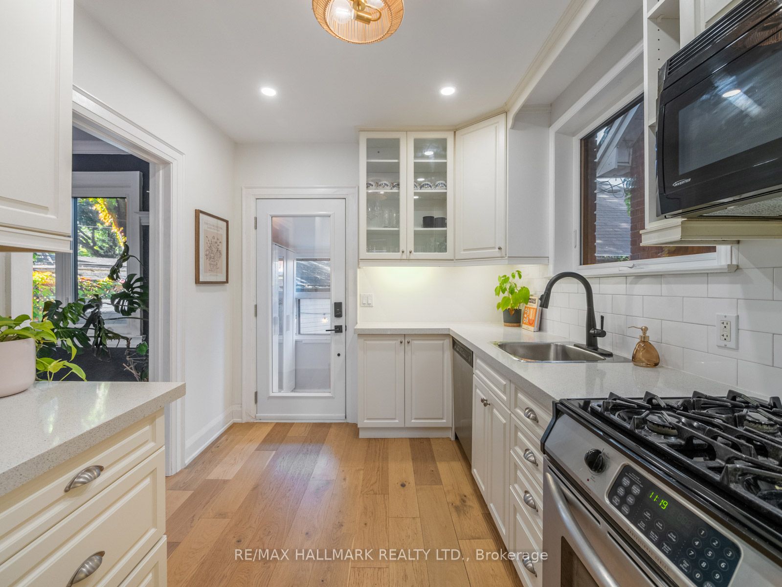 Photo 98 of 54 Avonlea Boulevard, Toronto, Crescent Town — HOMEH