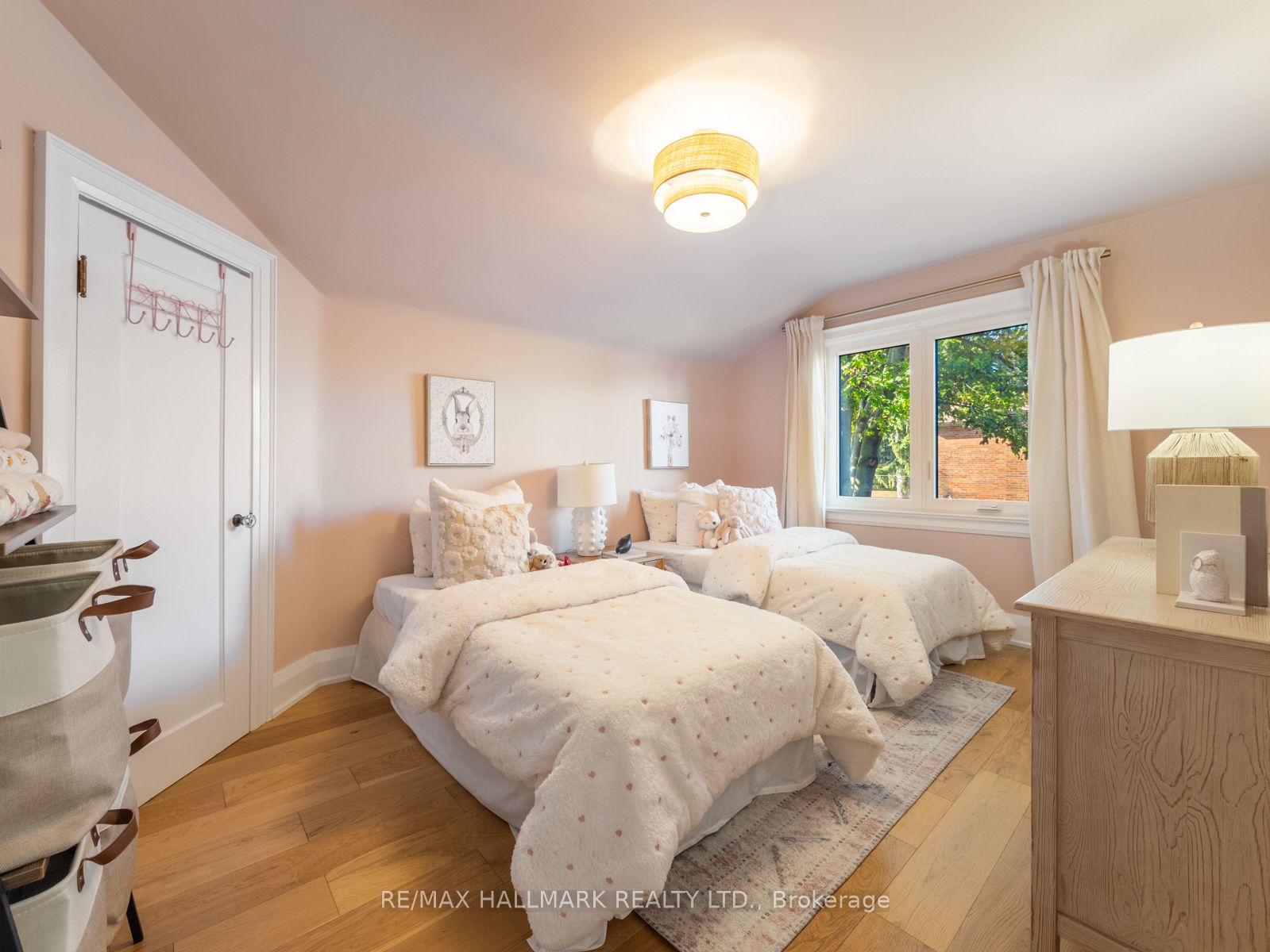 Photo 104 of 54 Avonlea Boulevard, Toronto, Crescent Town — HOMEH