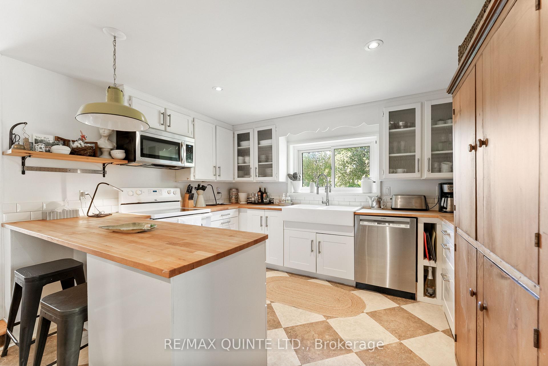 Photo 16 of 22 Maple Avenue, Prince Edward County, Picton Ward — HOMEH