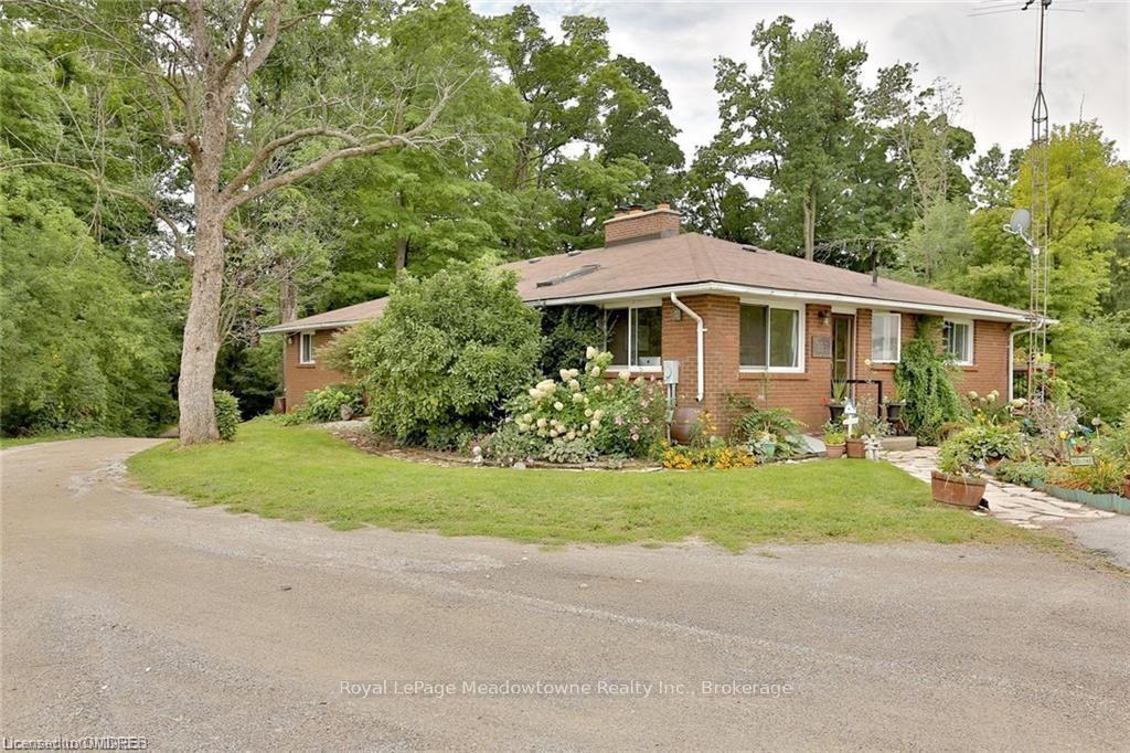 Front of 225/269 Campbell Avenue E