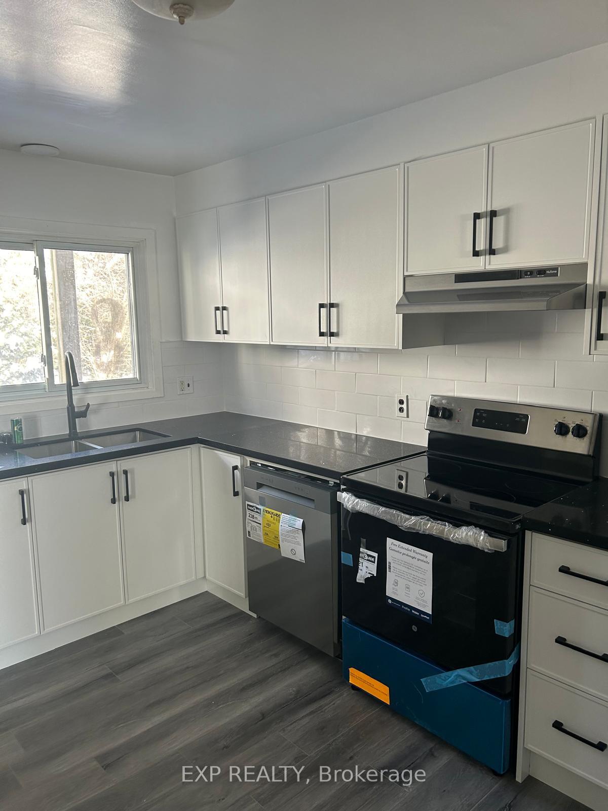 Photo 15 of Unit 2, 490 Stewart Street, Peterborough, Town Ward 3 — HOMEH