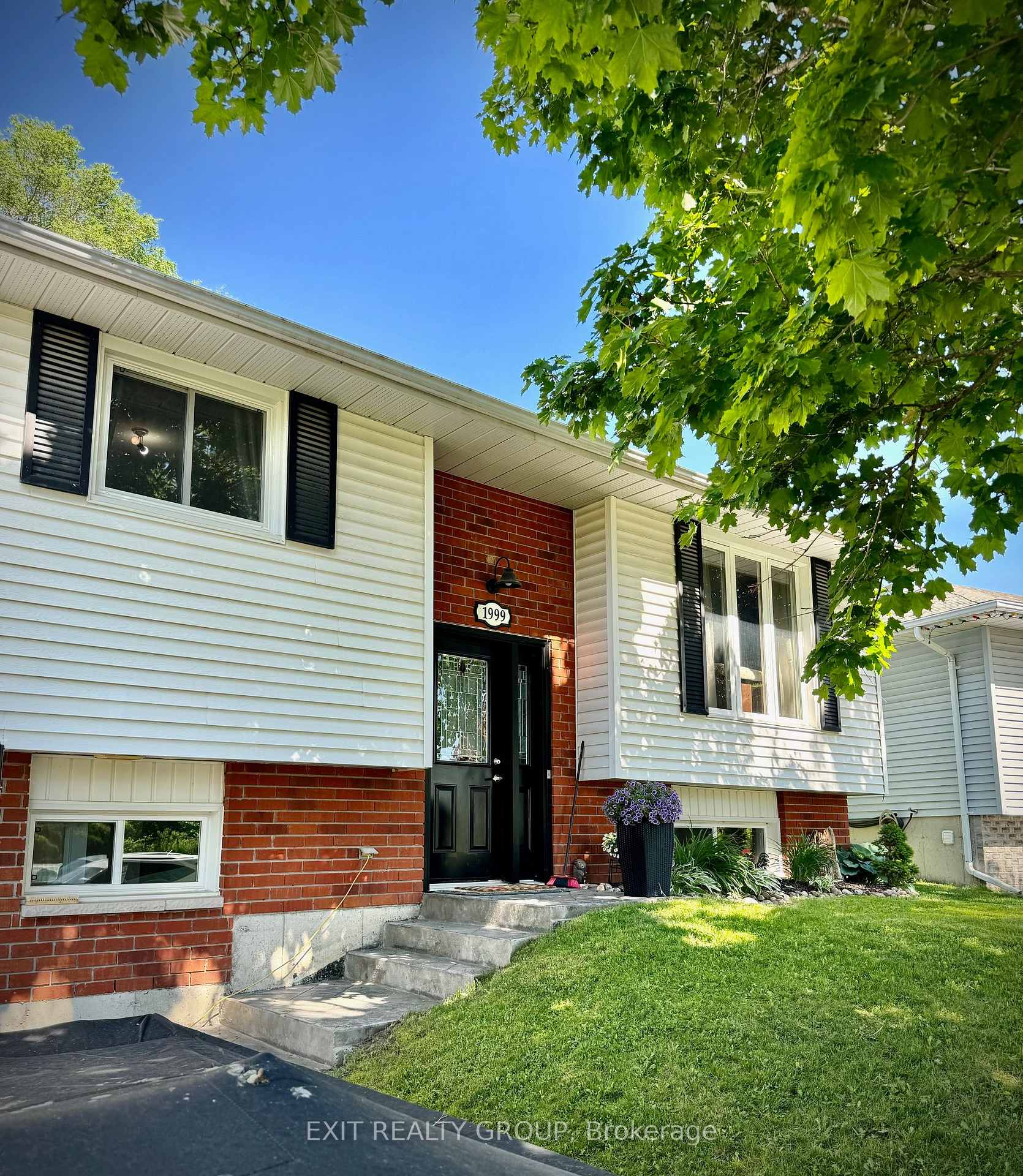 Front of 1999 Glenmead Road