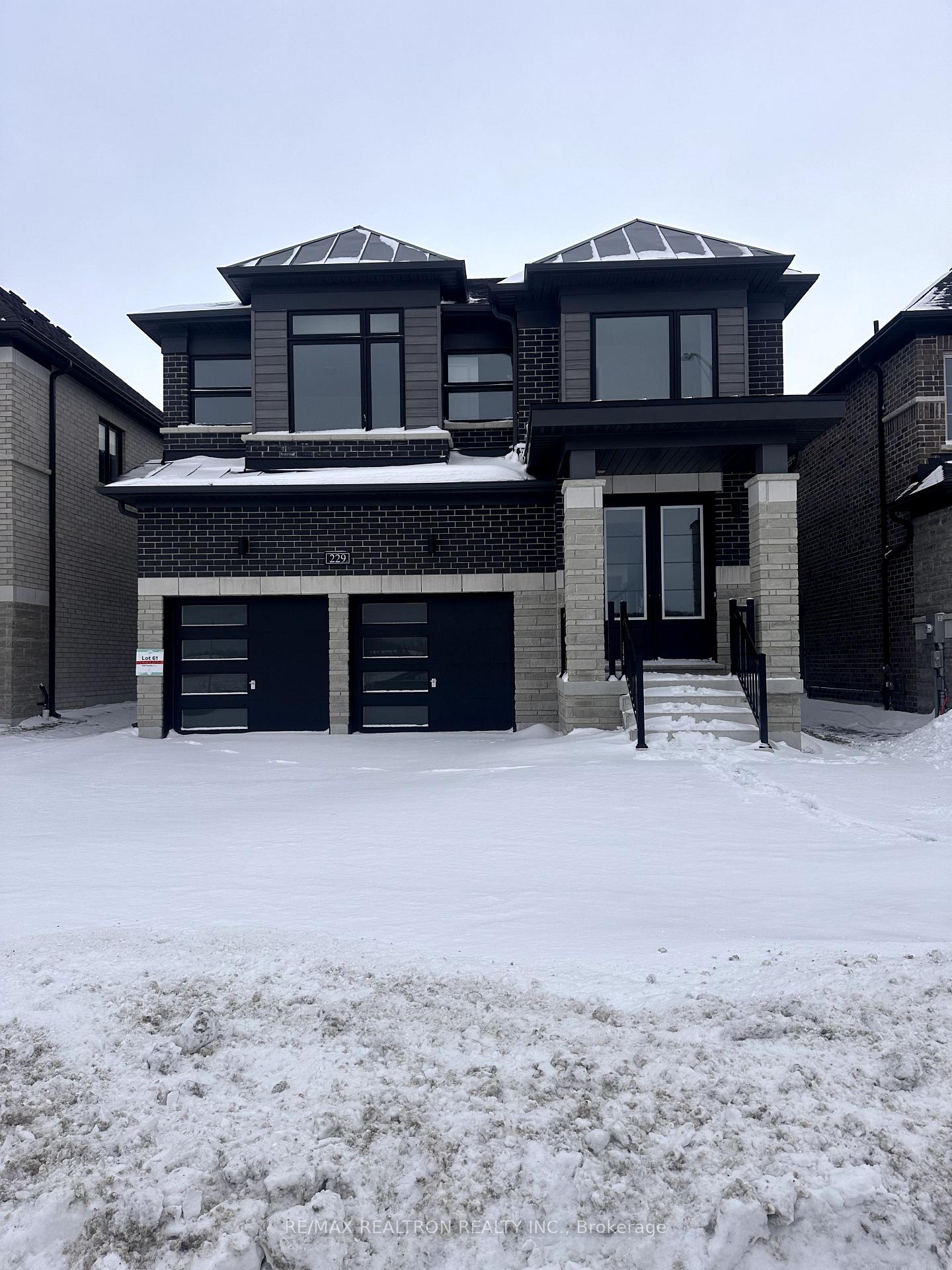 Photo 2 of 229 Flavelle Way, Peterborough, Monaghan Ward 2 — HOMEH