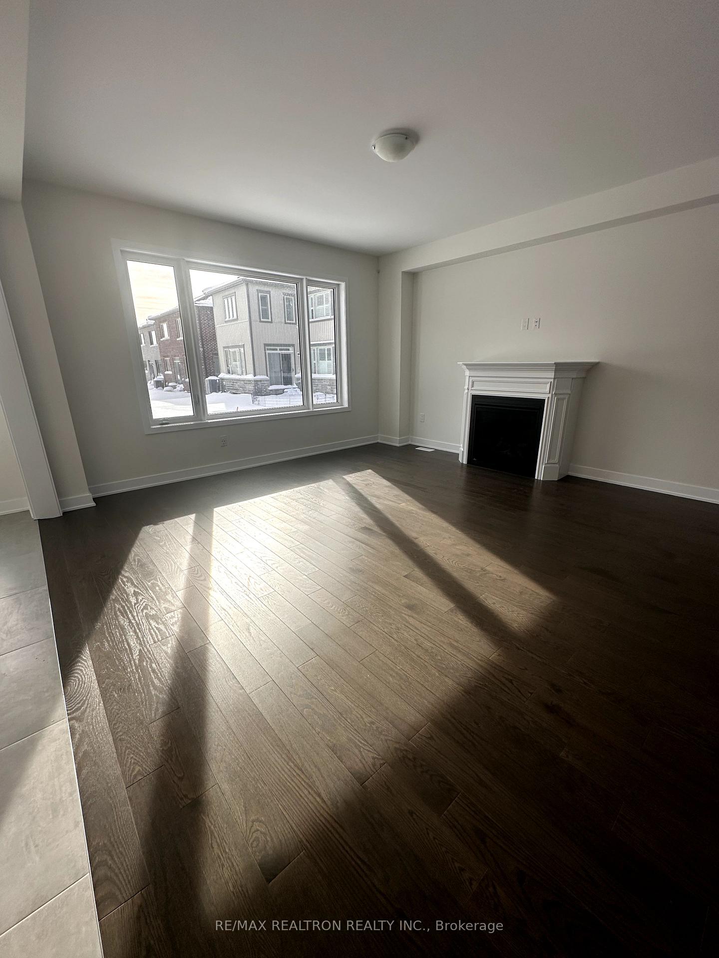 Photo 10 of 229 Flavelle Way, Peterborough, Monaghan Ward 2 — HOMEH