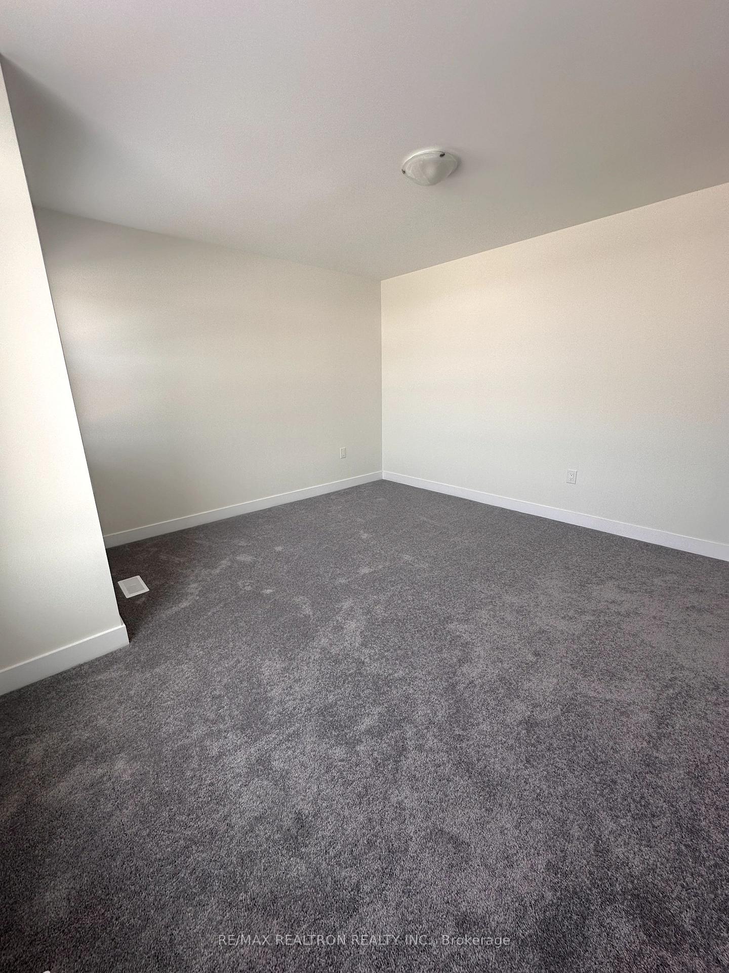 Photo 19 of 229 Flavelle Way, Peterborough, Monaghan Ward 2 — HOMEH
