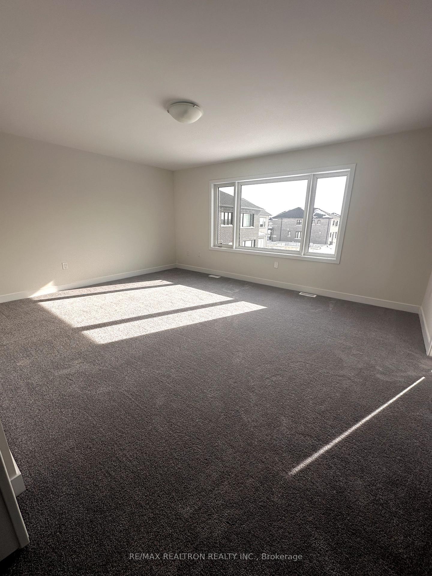 Photo 22 of 229 Flavelle Way, Peterborough, Monaghan Ward 2 — HOMEH
