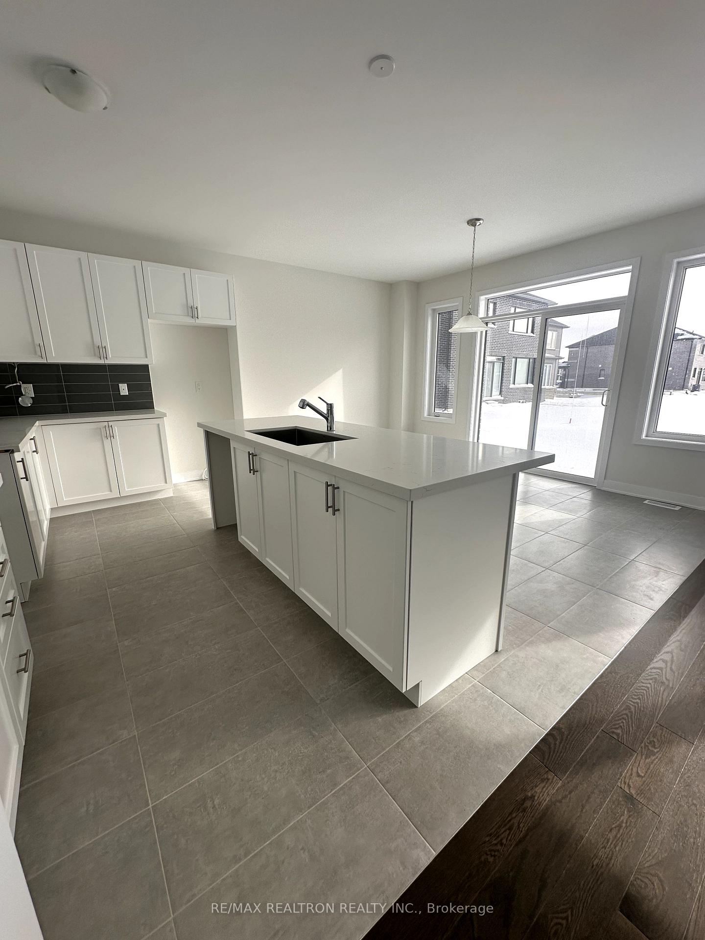 Photo 35 of 229 Flavelle Way, Peterborough, Monaghan Ward 2 — HOMEH