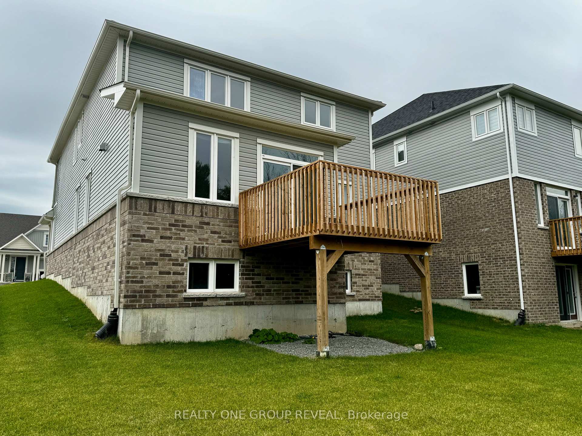 Photo 2 of 642 Lemay Grove, Peterborough, Monaghan Ward 2 — HOMEH