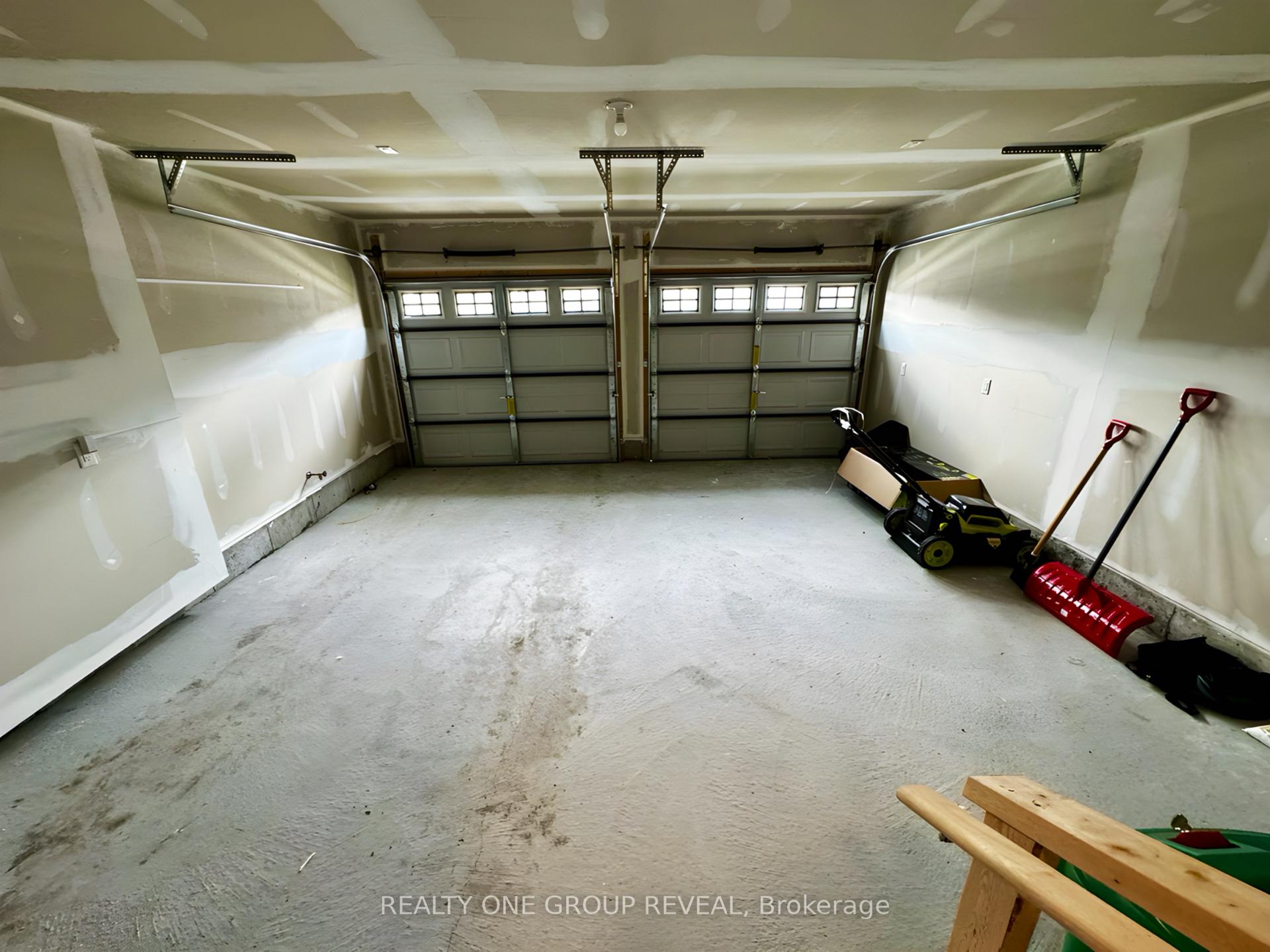 Photo 10 of 642 Lemay Grove, Peterborough, Monaghan Ward 2 — HOMEH