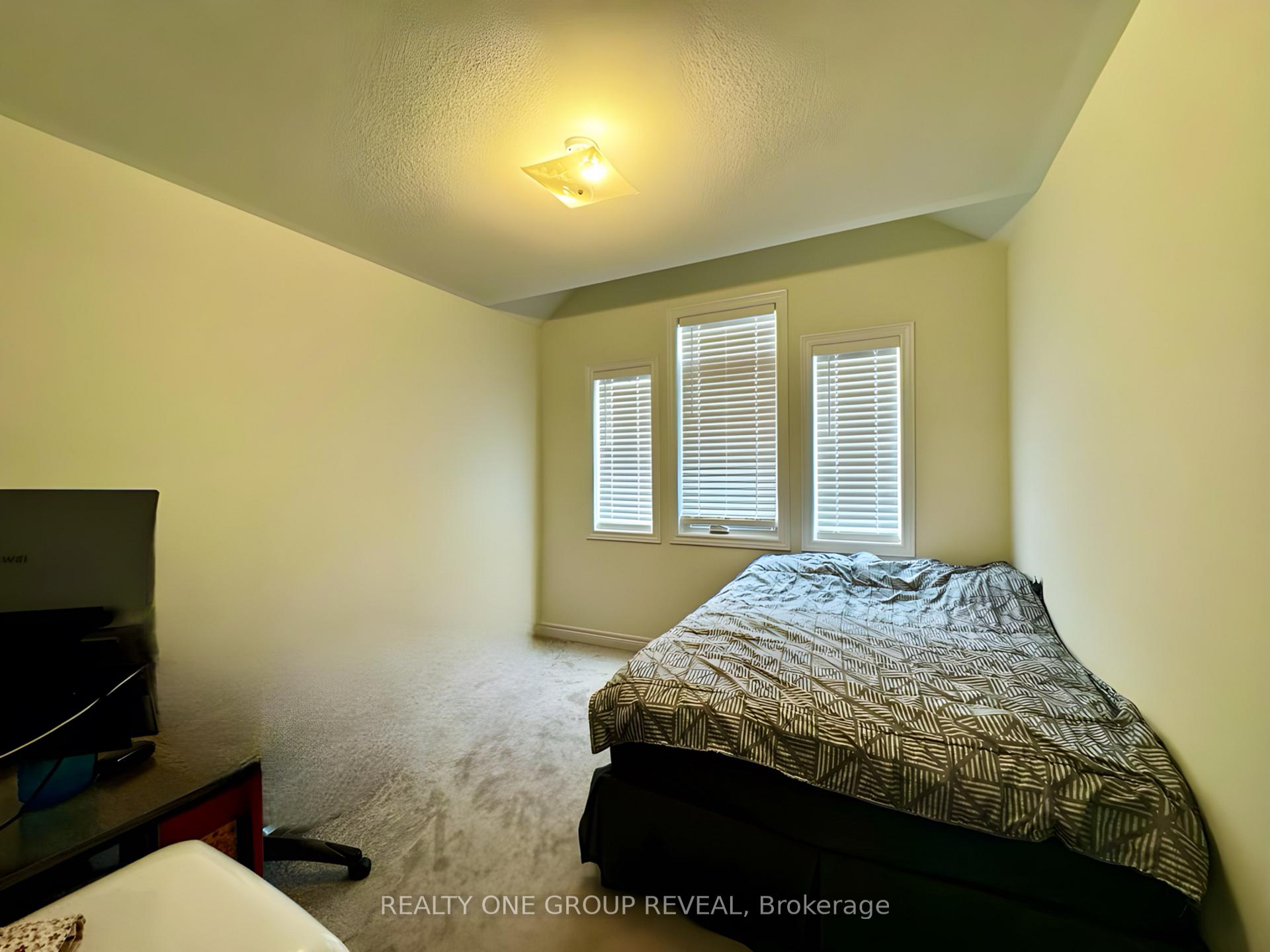 Photo 13 of 642 Lemay Grove, Peterborough, Monaghan Ward 2 — HOMEH