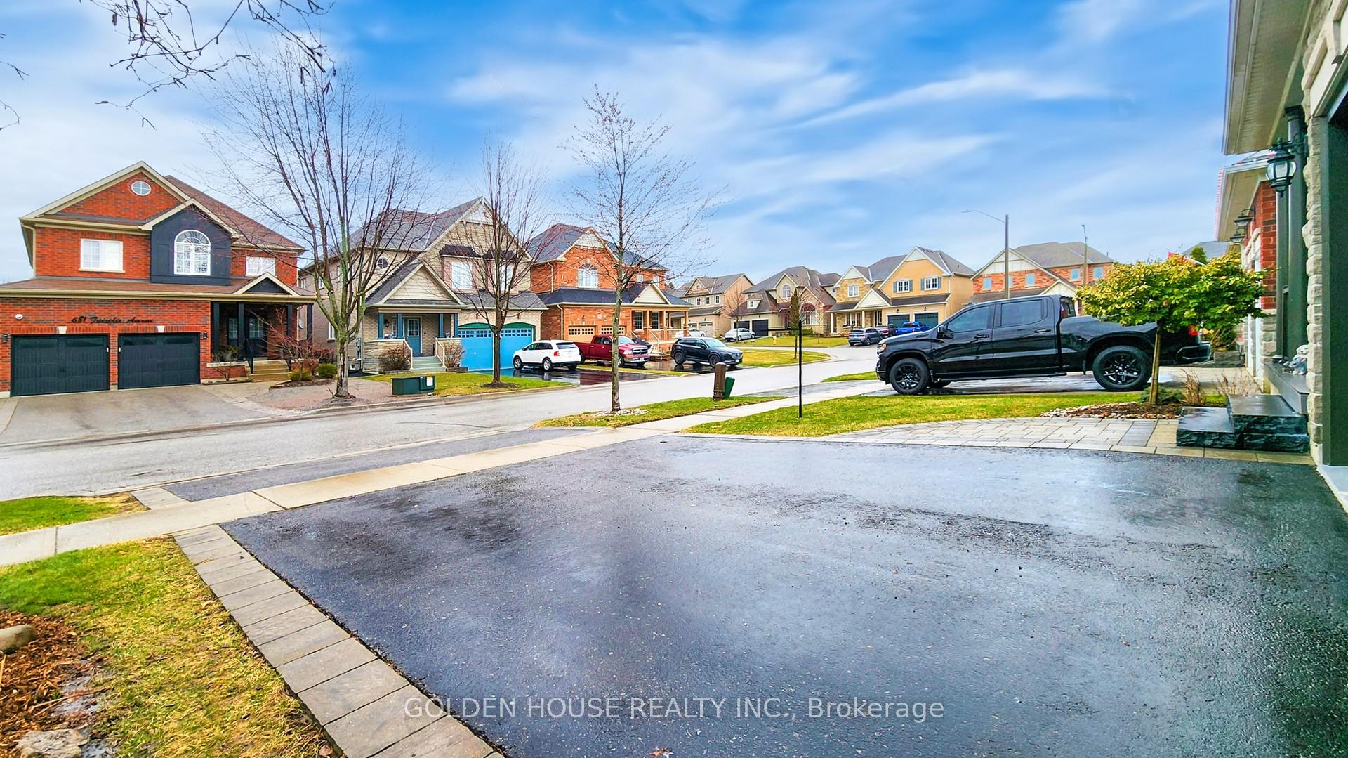 Photo 2 of 682 Fairglen Avenue, Oshawa, Northglen — HOMEH