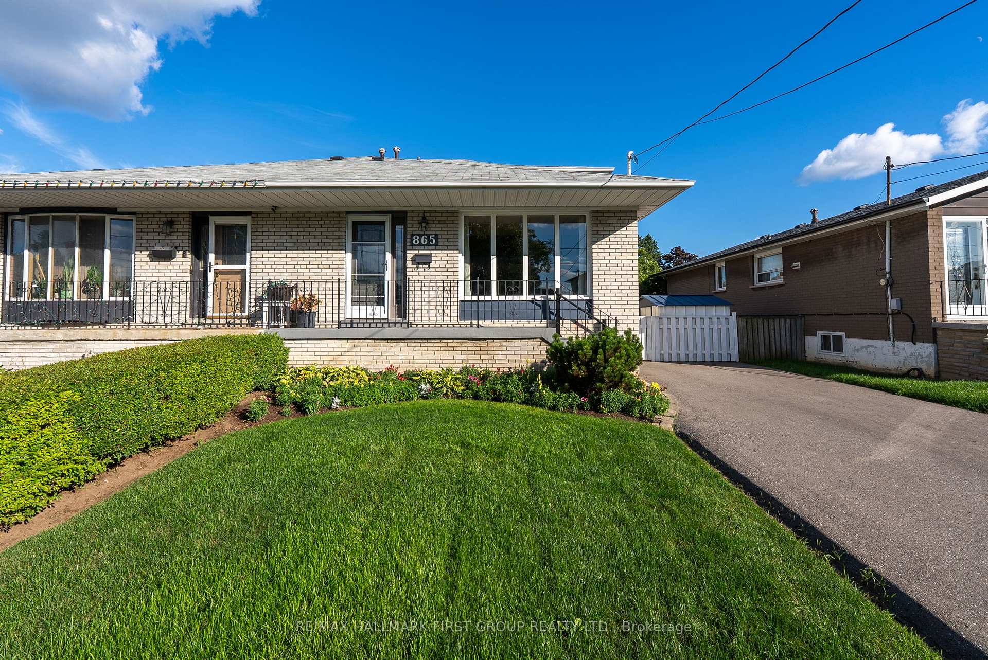 Photo 2 of 865 Marinet Crescent, Pickering, West Shore — HOMEH
