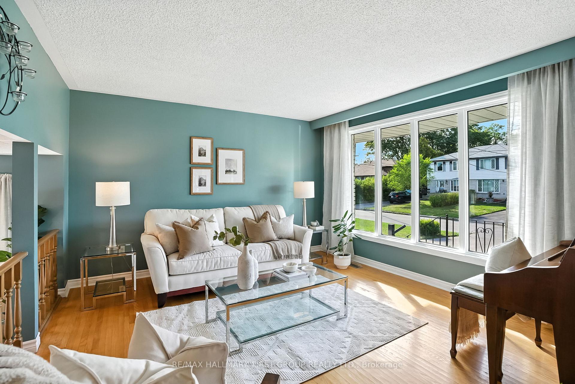 Photo 5 of 865 Marinet Crescent, Pickering, West Shore — HOMEH