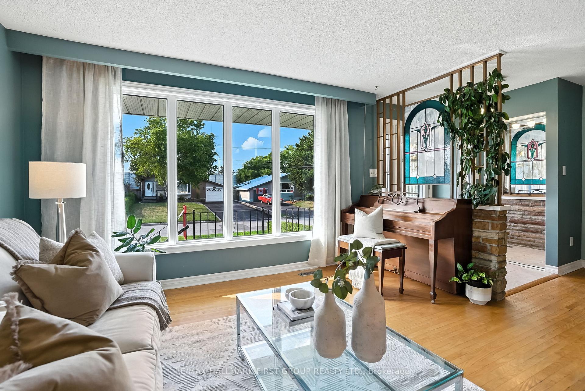 Photo 6 of 865 Marinet Crescent, Pickering, West Shore — HOMEH