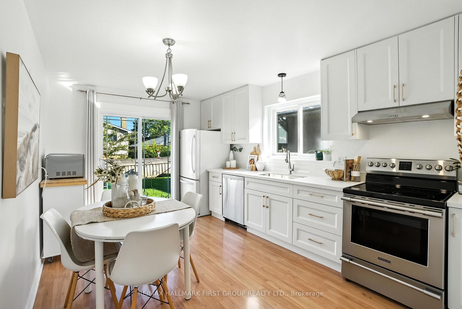 Photo 8 of 865 Marinet Crescent, Pickering, West Shore — HOMEH