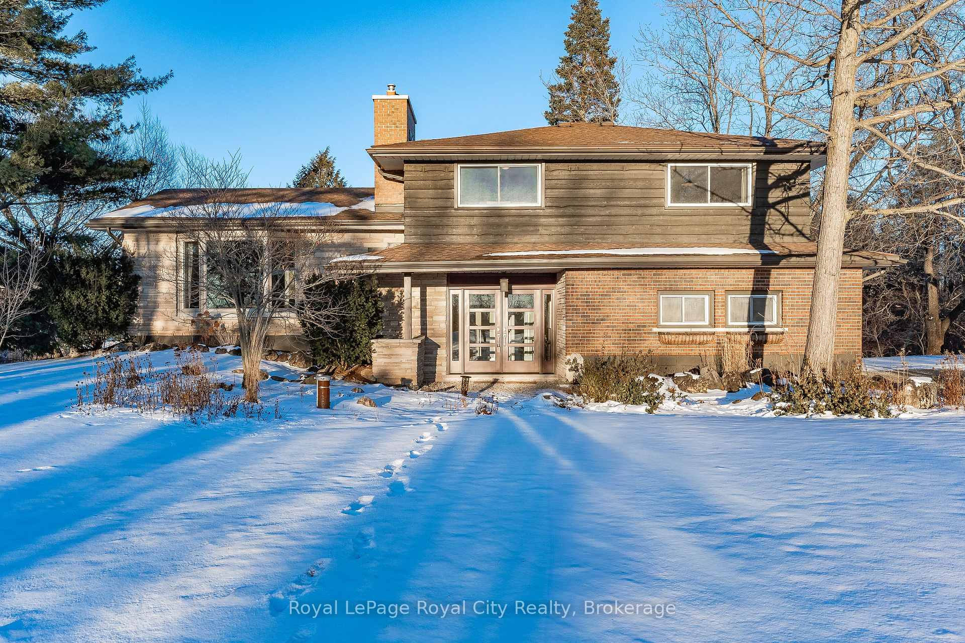 Photo 2 of 940 Watson Road S, Puslinch, Rural Puslinch East — HOMEH