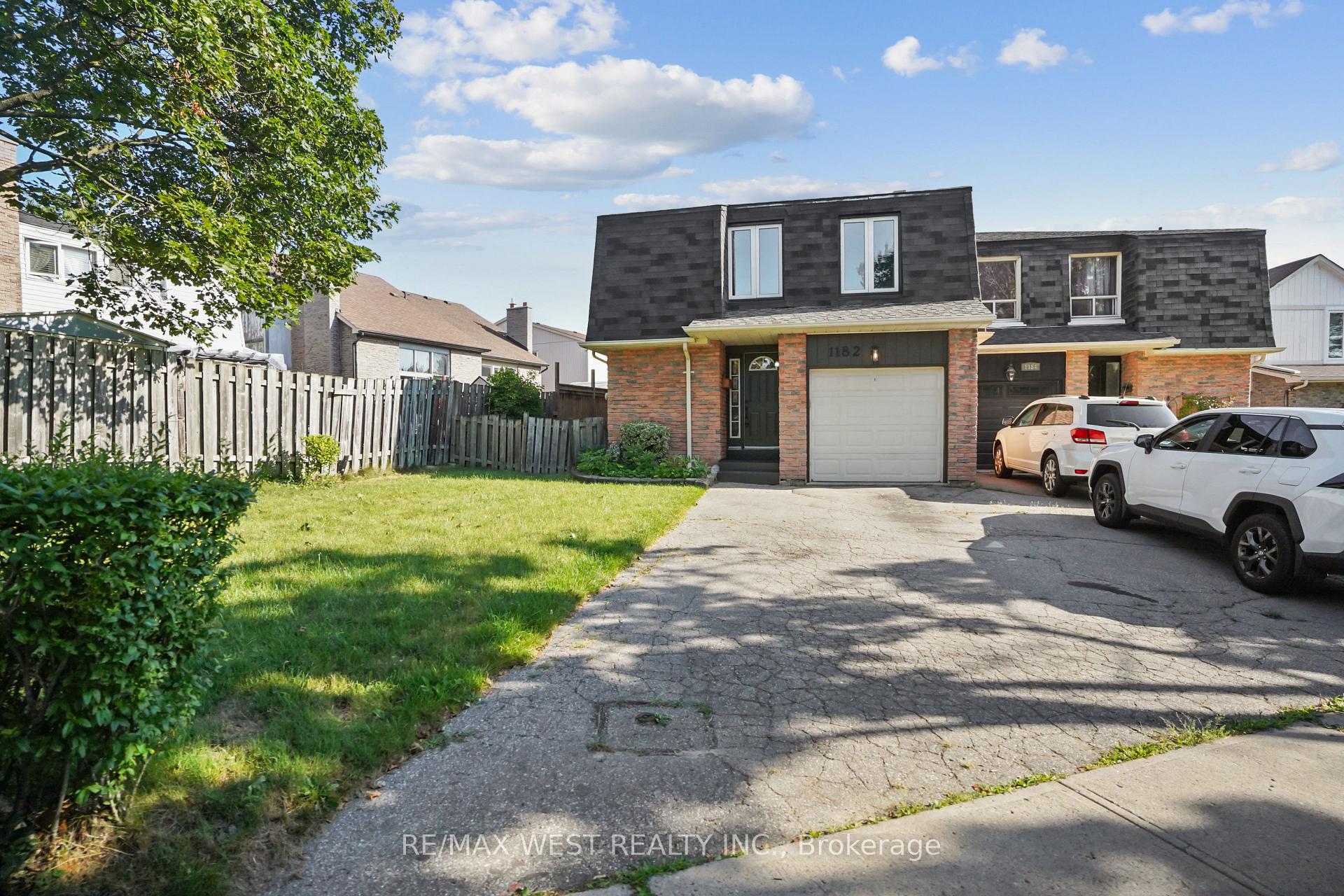 Front of 1182 Canborough Crescent