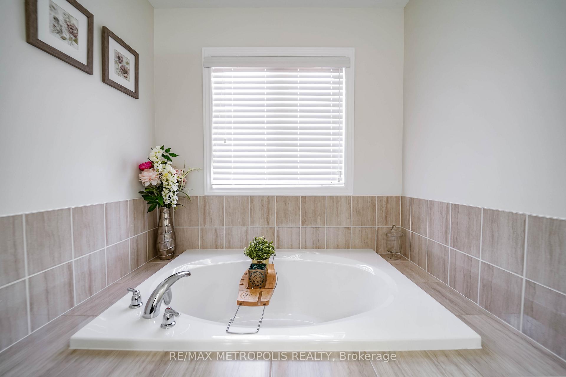 Photo 32 of 2136 Saffron Drive, Pickering, Brock Ridge — HOMEH